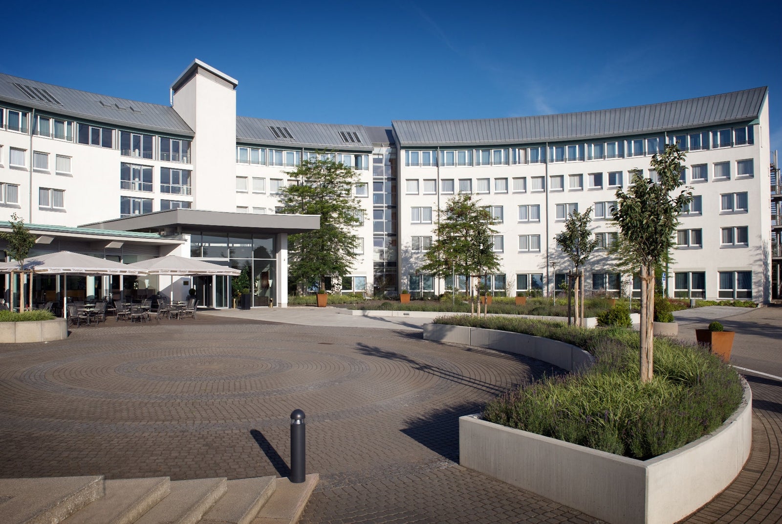 Ramada by Wyndham Dresden Exterior