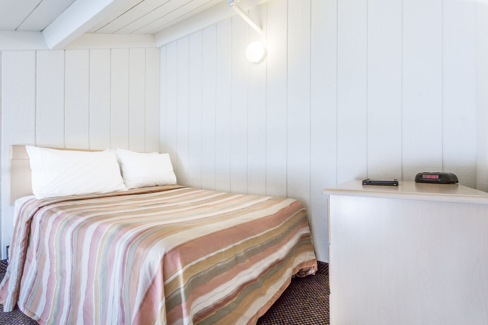1 Queen Bed Room
