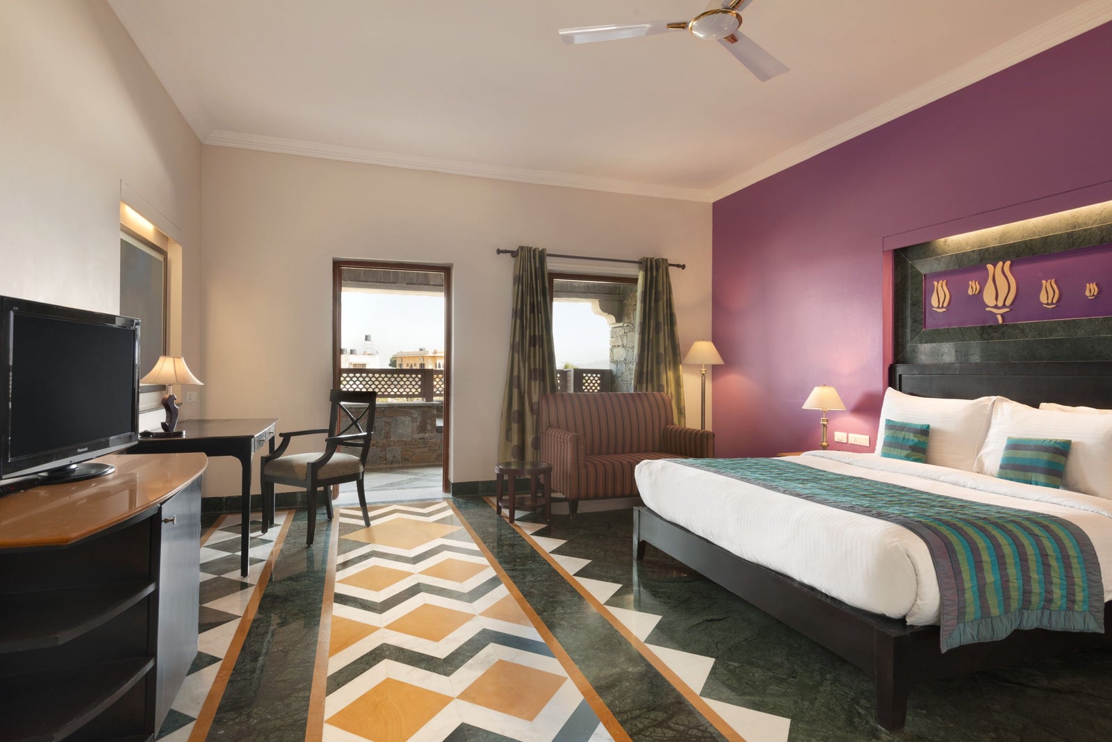 1 King Bed Super Deluxe Room