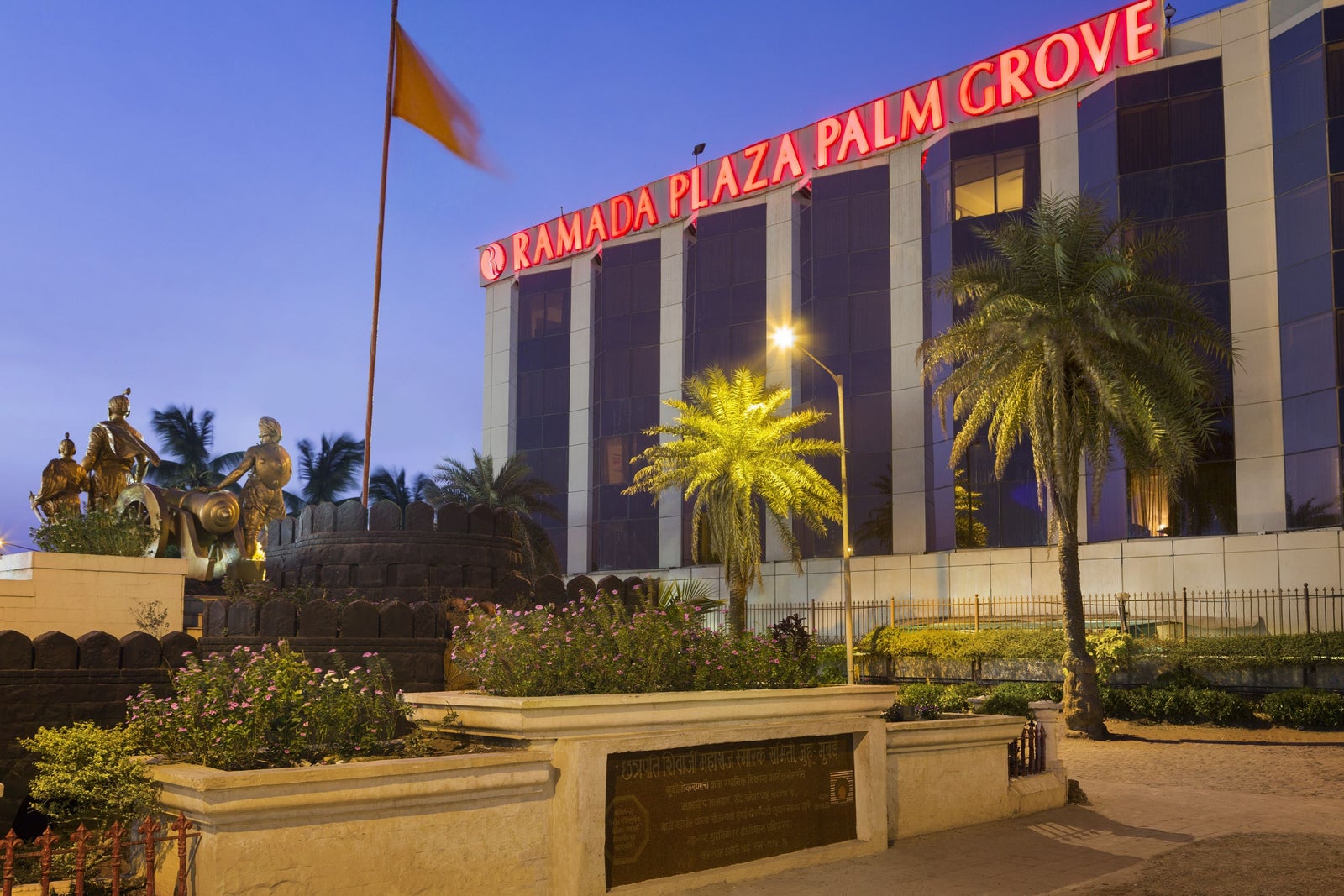 Welcome to the Ramada Plaza Palm Grove
