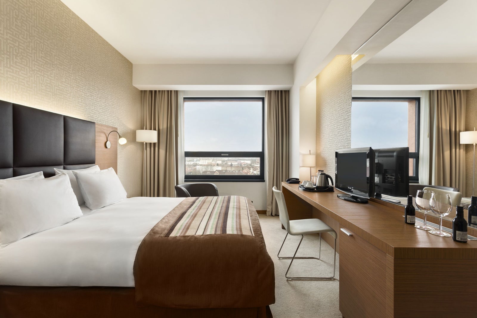 1 Queen Bed Premium Room