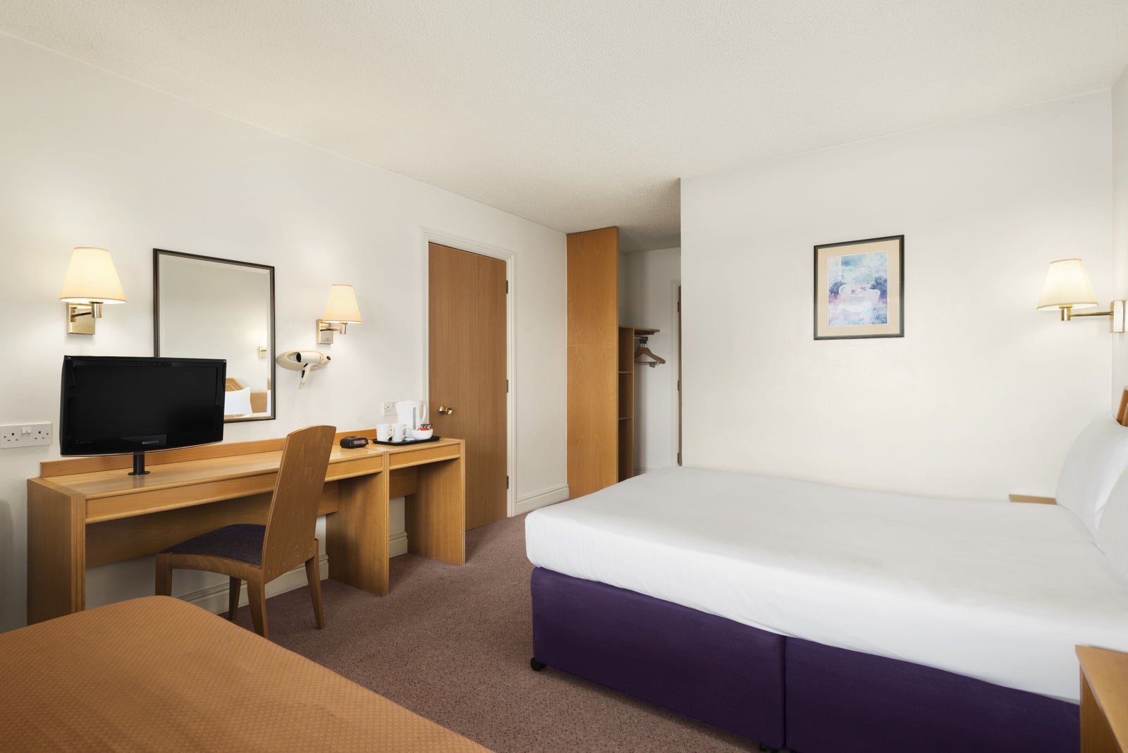 1 Double Bed Room with Sofa
