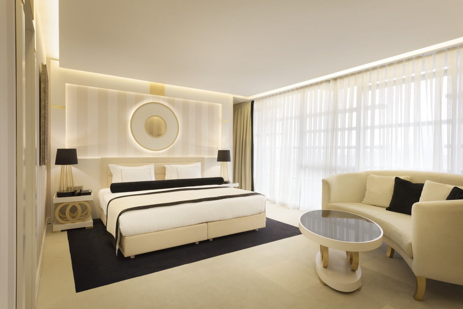 1 Double Bed Deluxe Suite