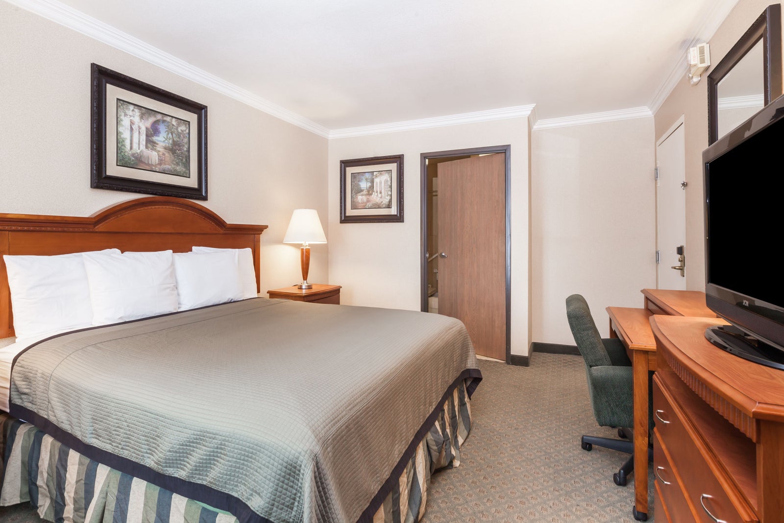 1 King Bed Room