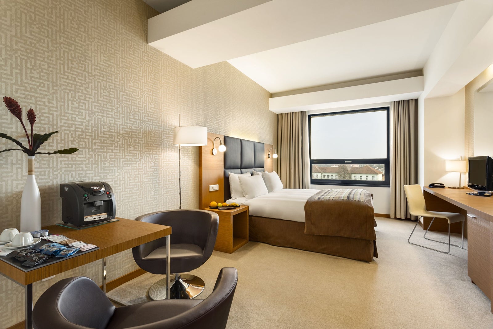 1 Queen Bed Executive Room