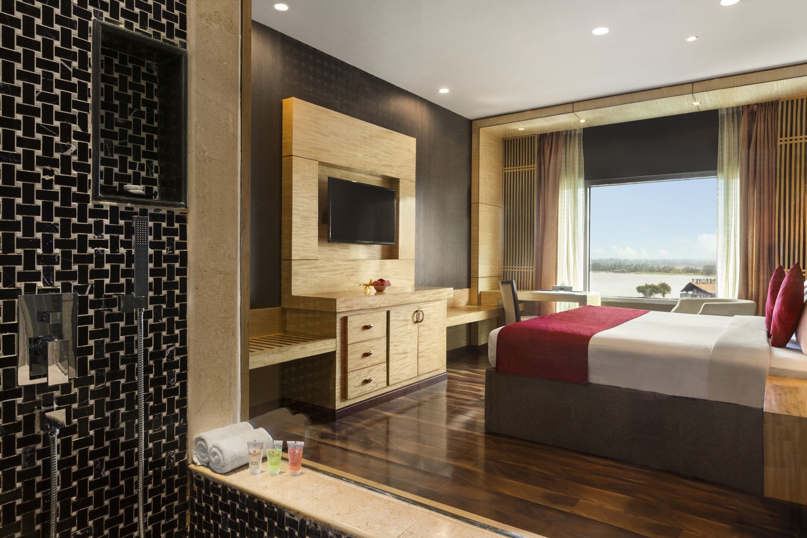 1 King Bed Room