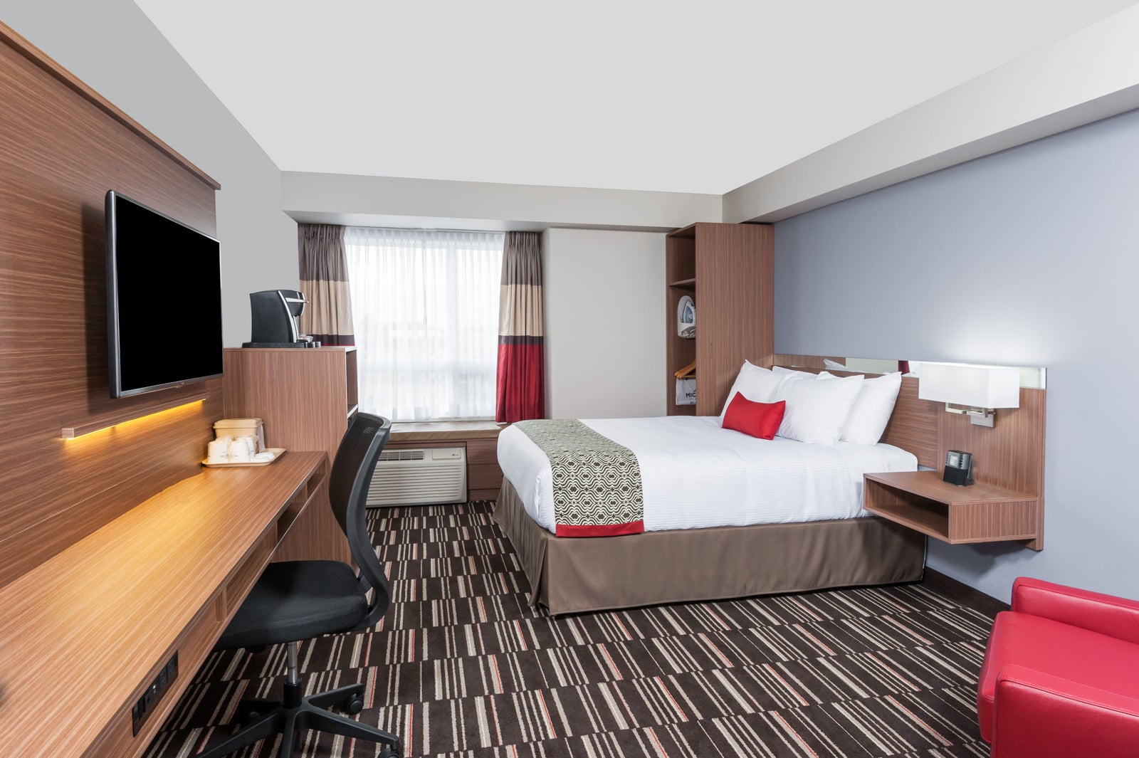 1 Queen Bed Room