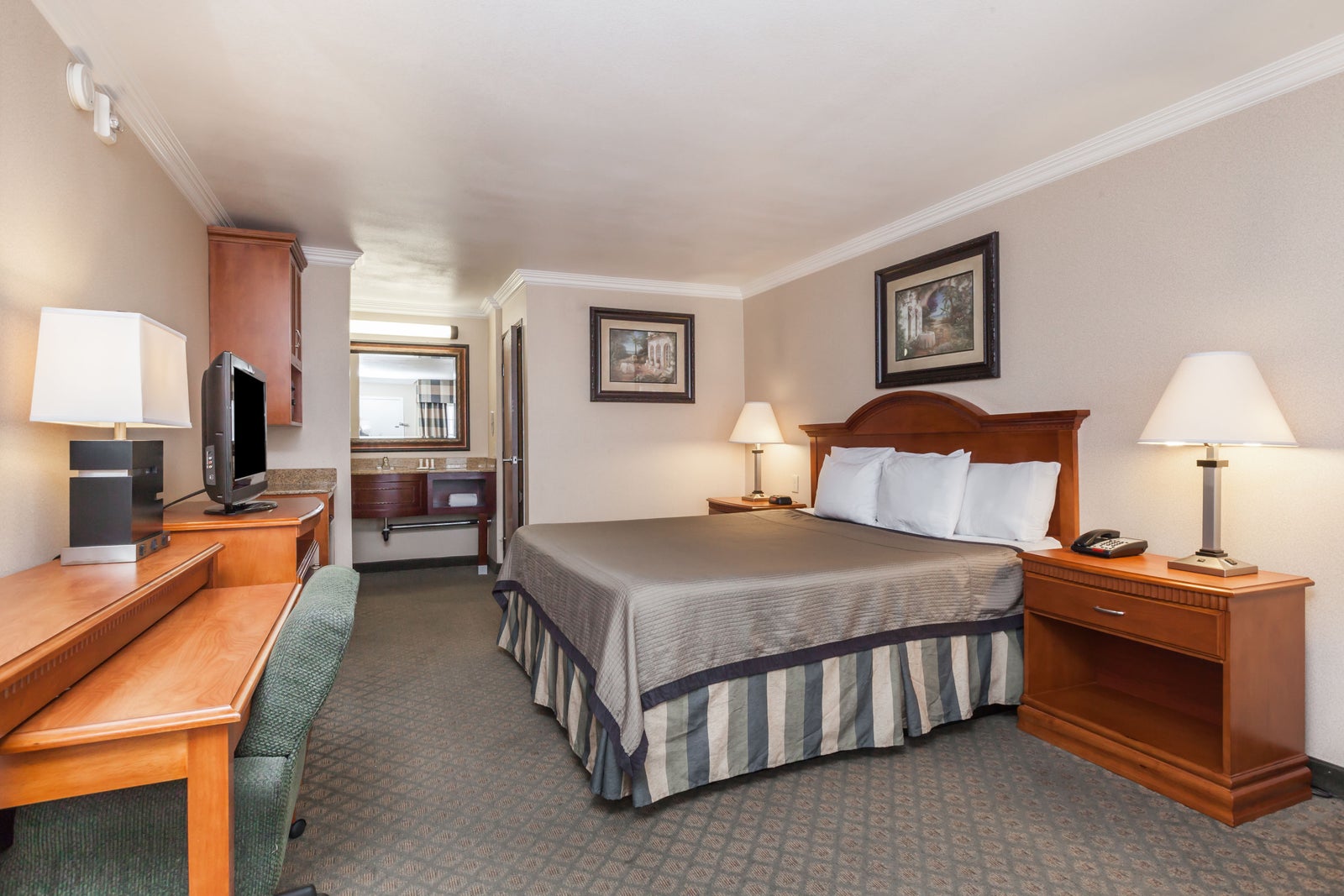1 King Bed Room