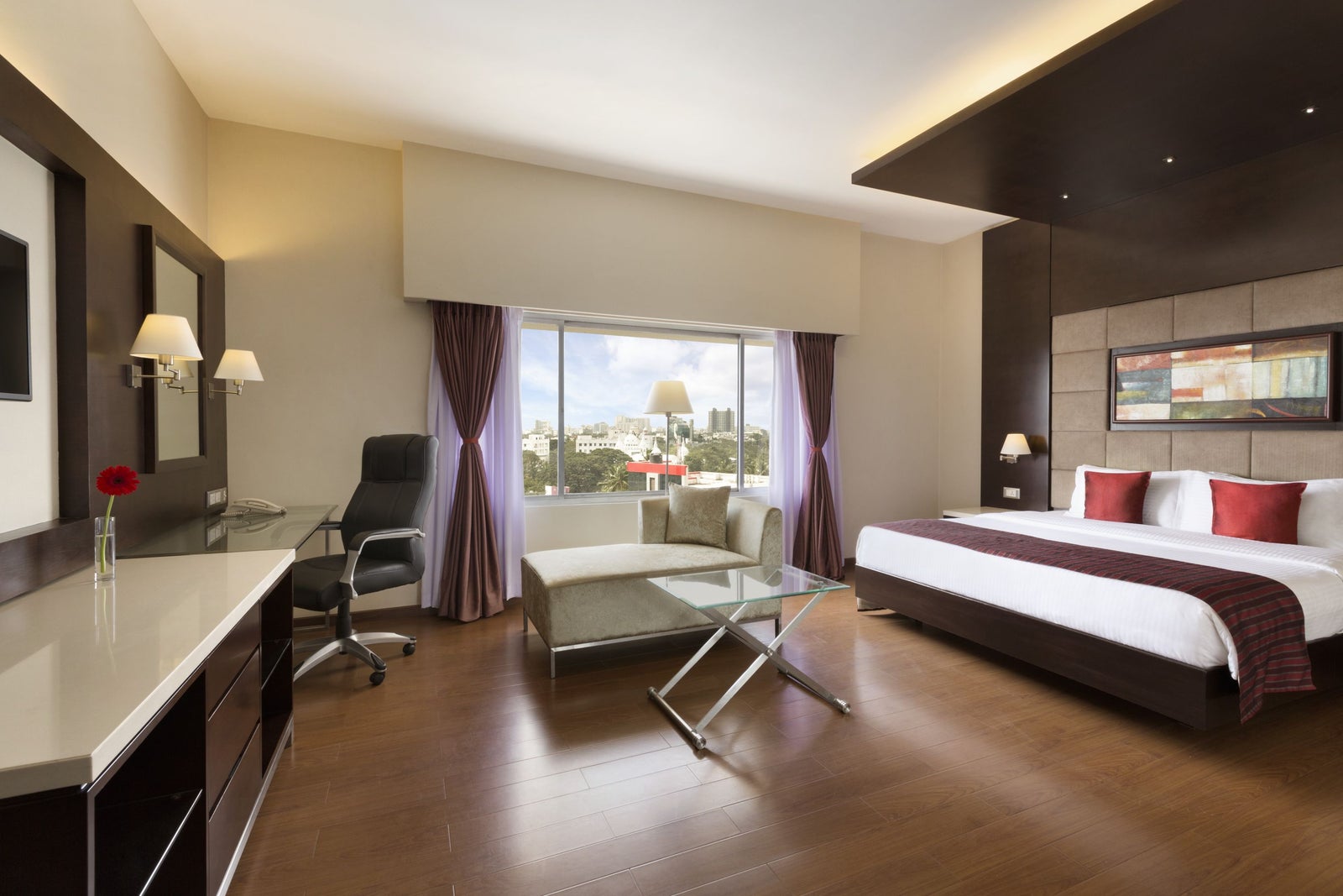 1 King Bed Deluxe Room