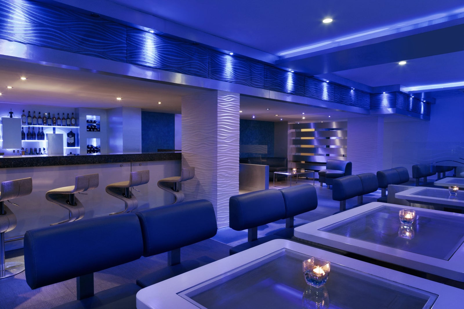 Waves Bar