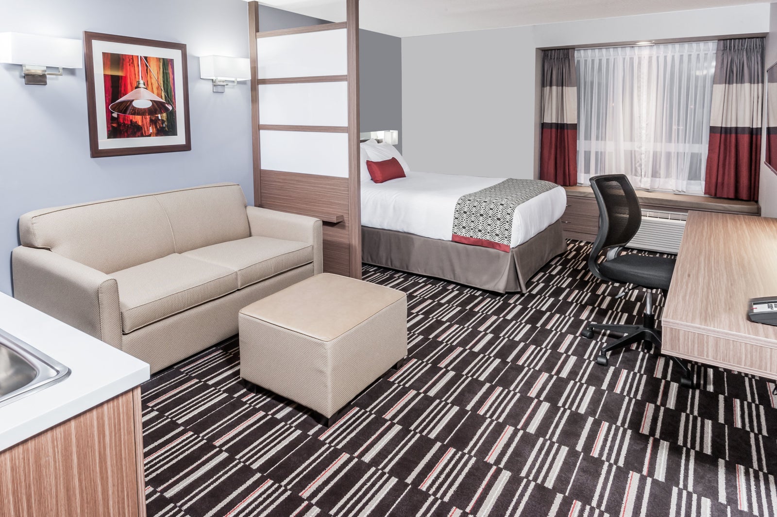 Business 1 Queen Bed Suite