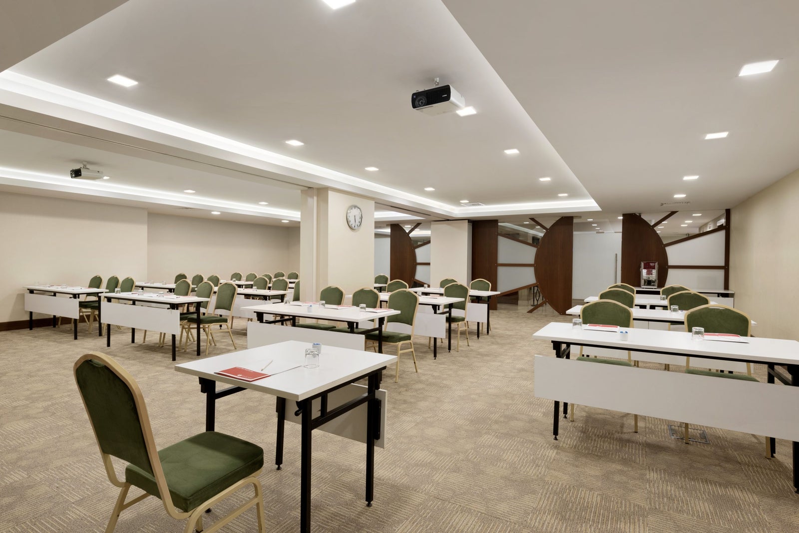 Akdeniz Meeting Room Whole
