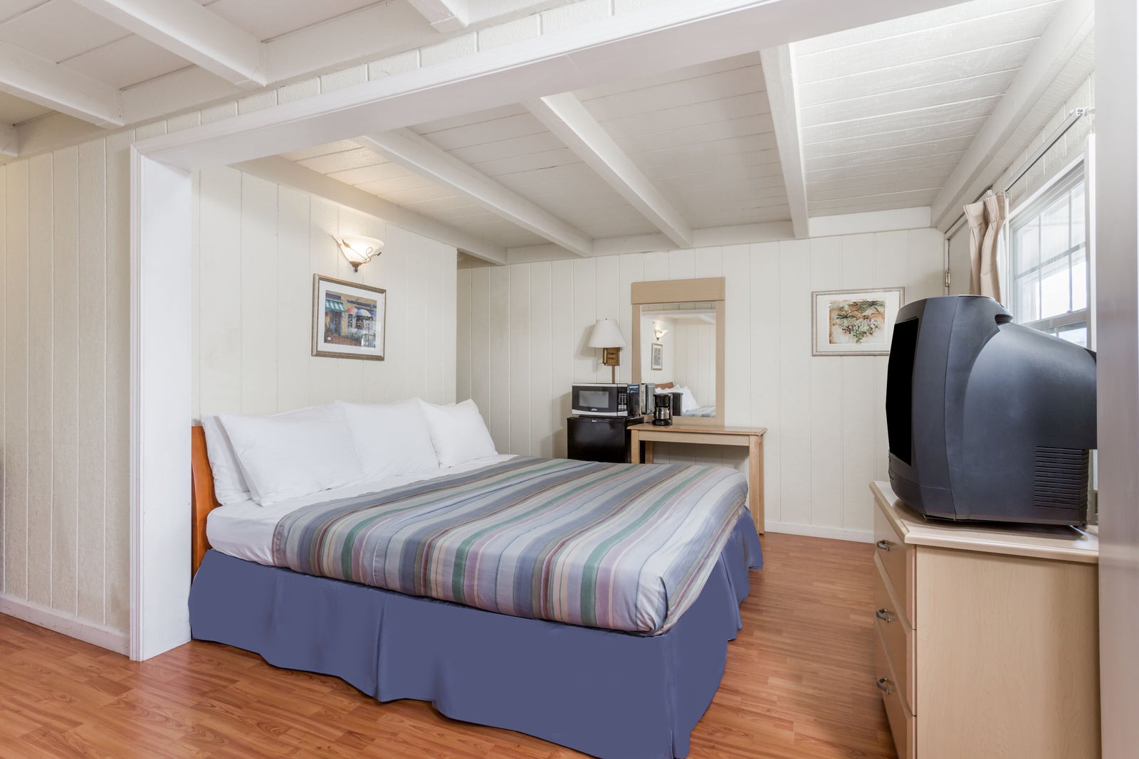 1 King Bed Suite
