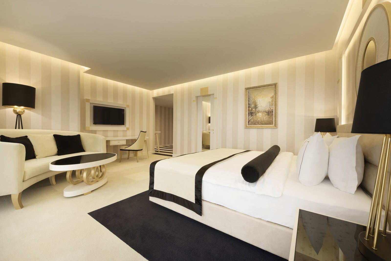 1 Double Bed Deluxe Suite