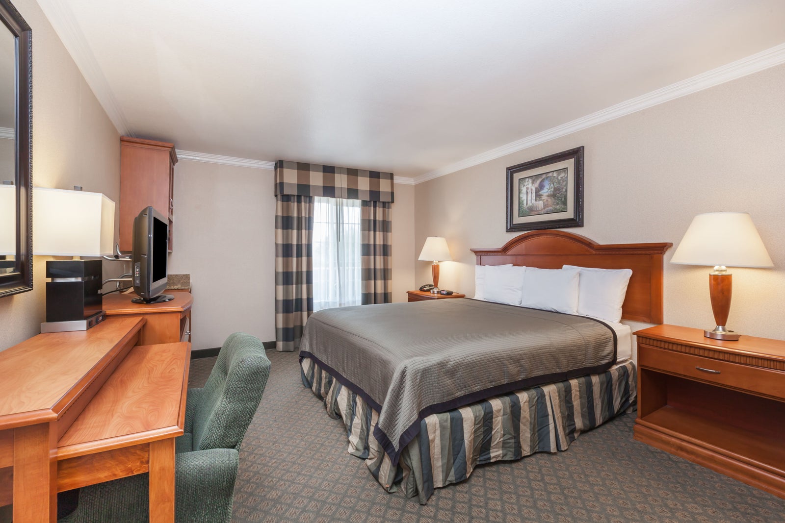 1 King Bed Room