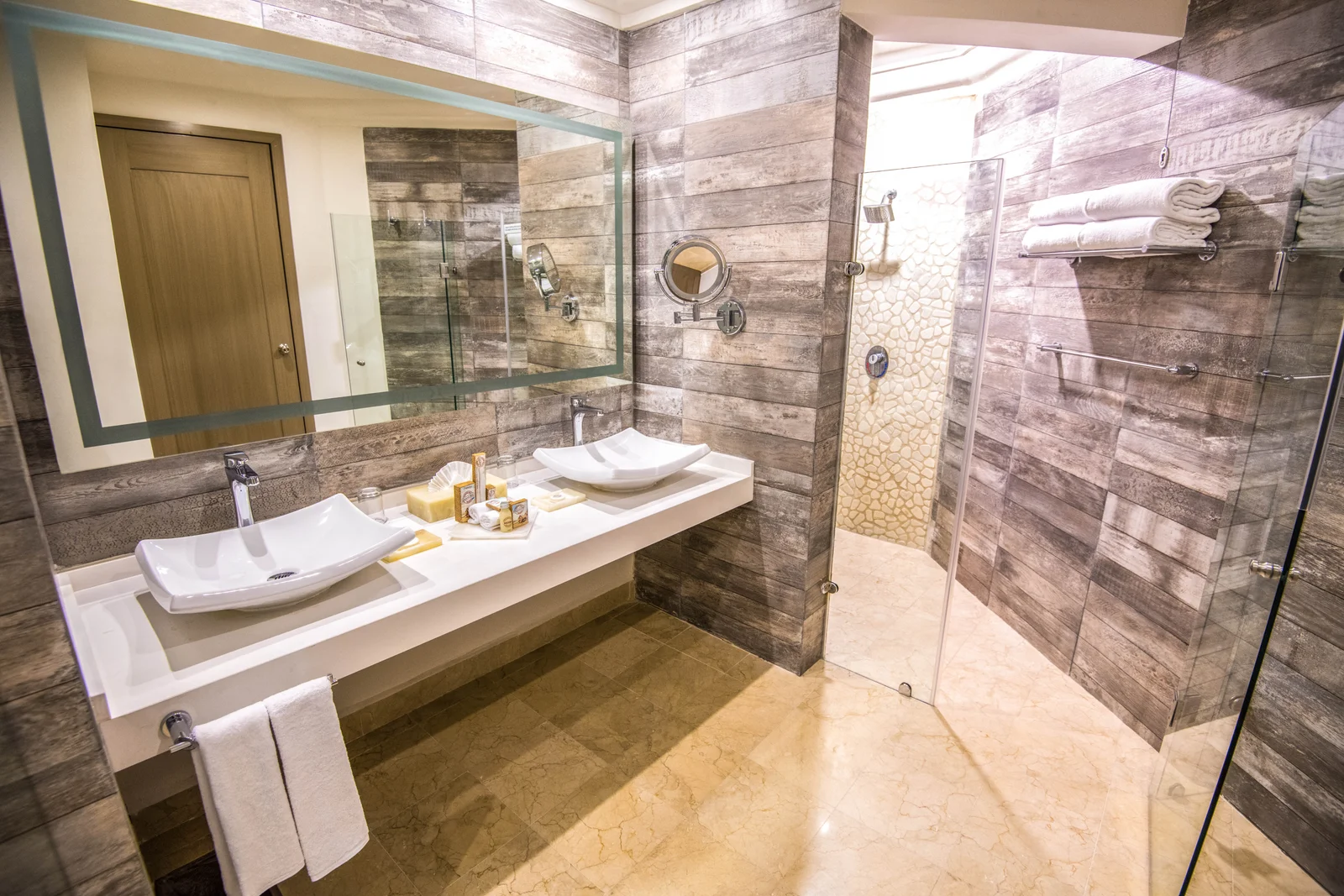 Oceanfront Master Suite One Bedroom Premium