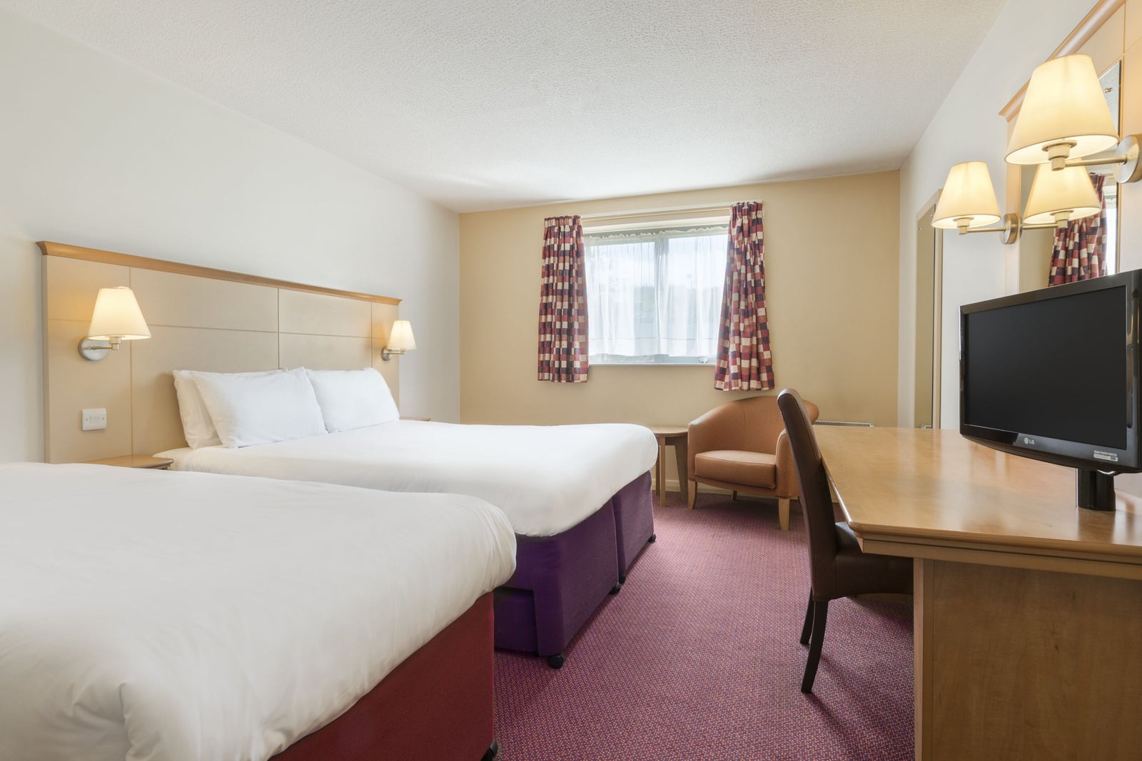 1 Double 1 Single Bed Room