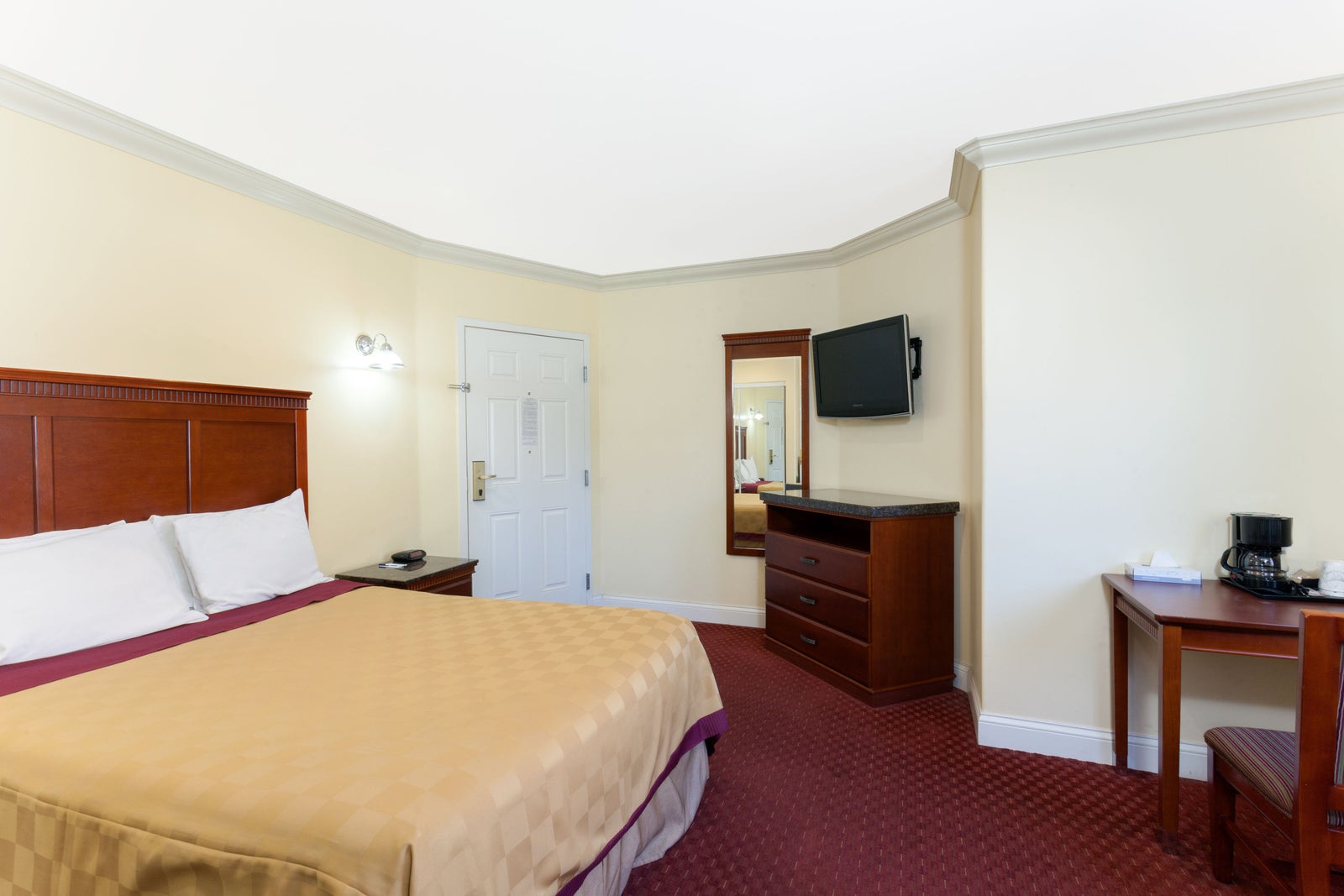 1 Queen Bed Room