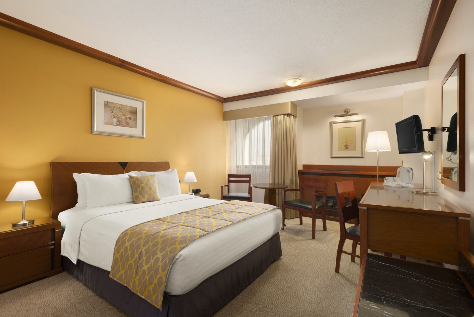 1 Queen Bed Deluxe Room