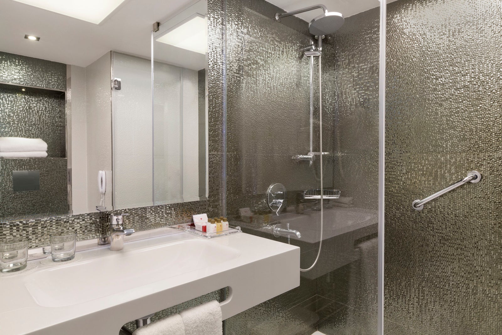 Deluxe bathroom