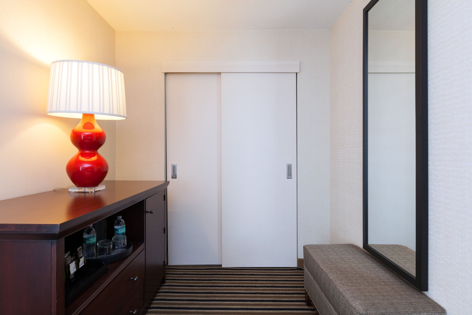 Deluxe King Guestroom Alcove