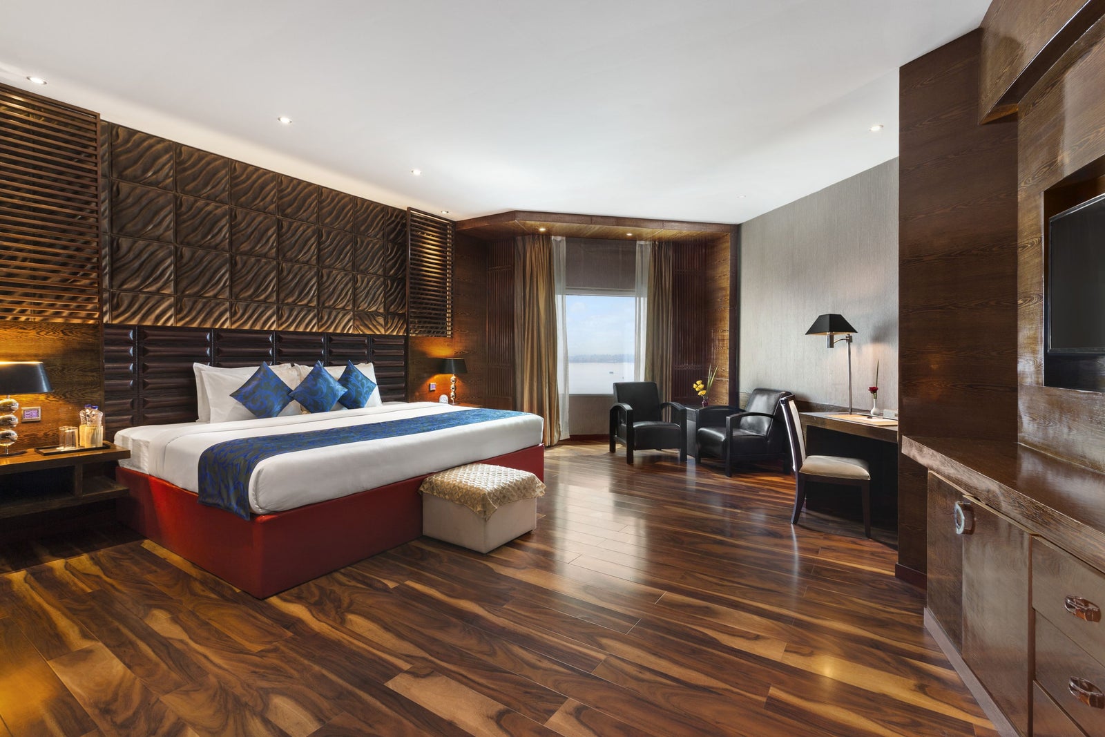 1 King Bed Junior Suite