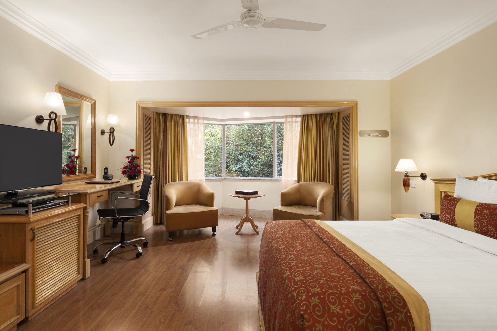 1 Queen Bed Room