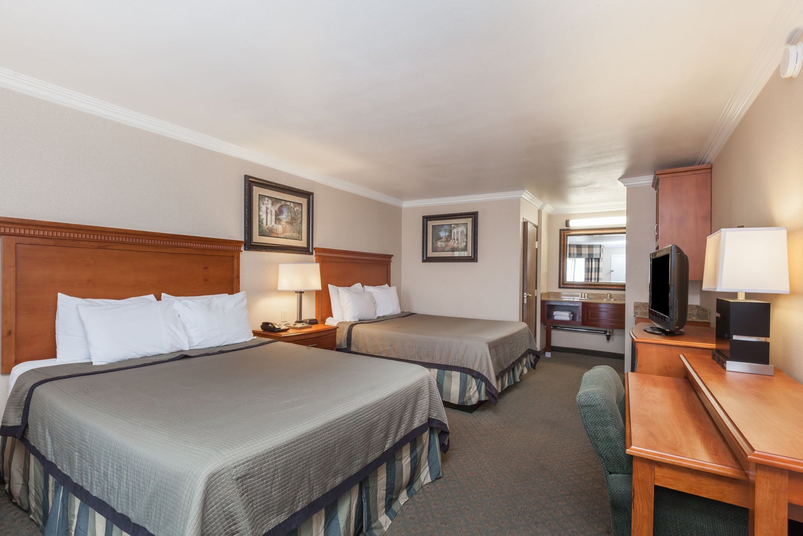 2 Queen Bed Room