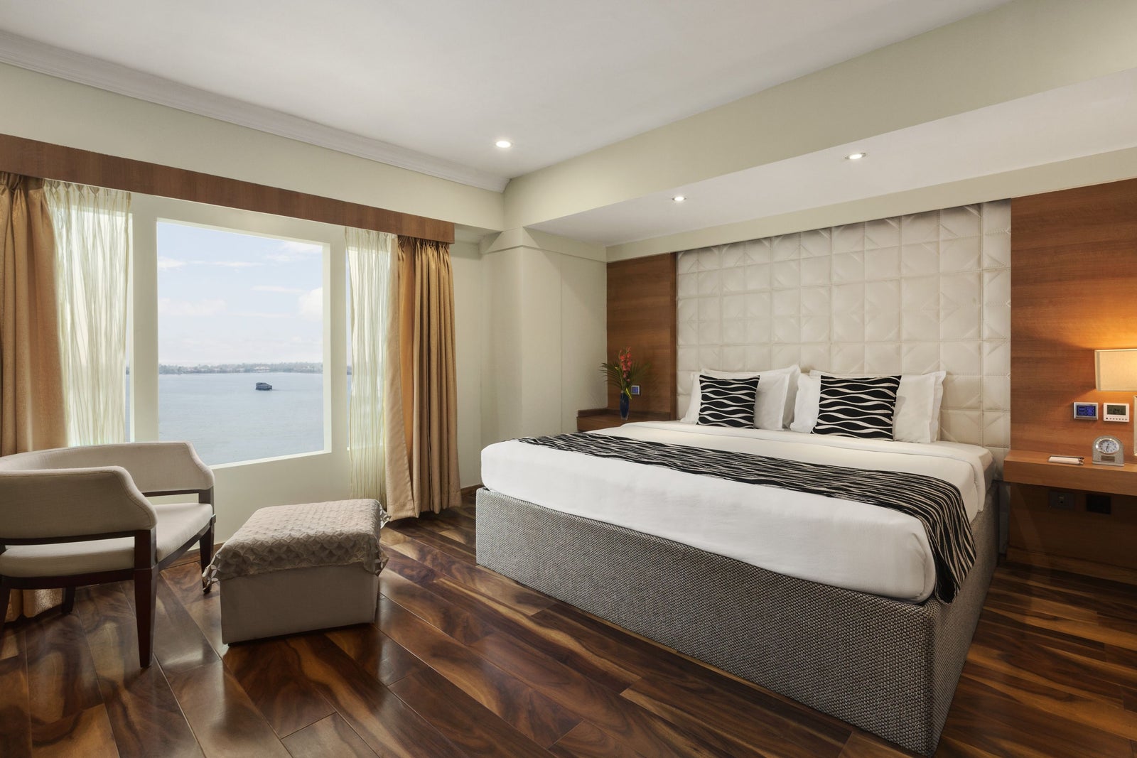 1 King Bed Room