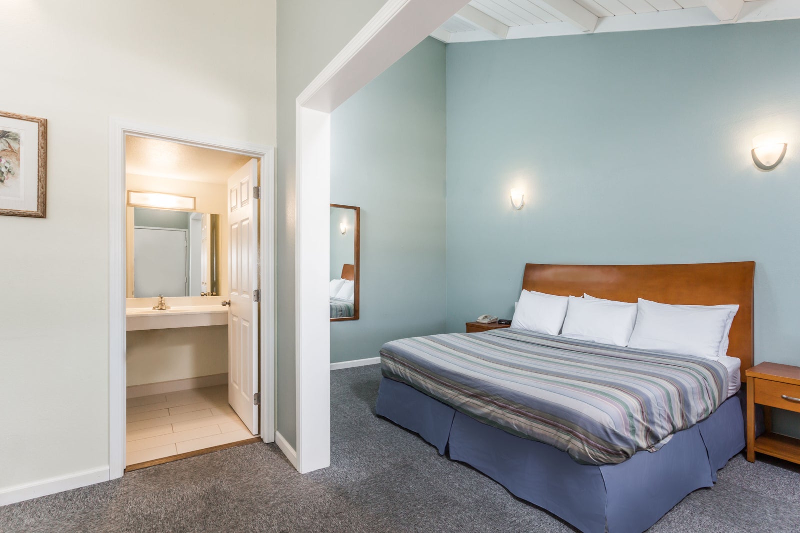 1 King Bed Suite