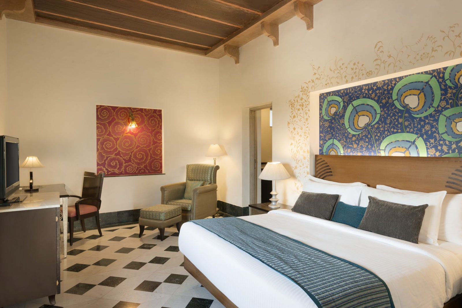 1 King Bed Suite