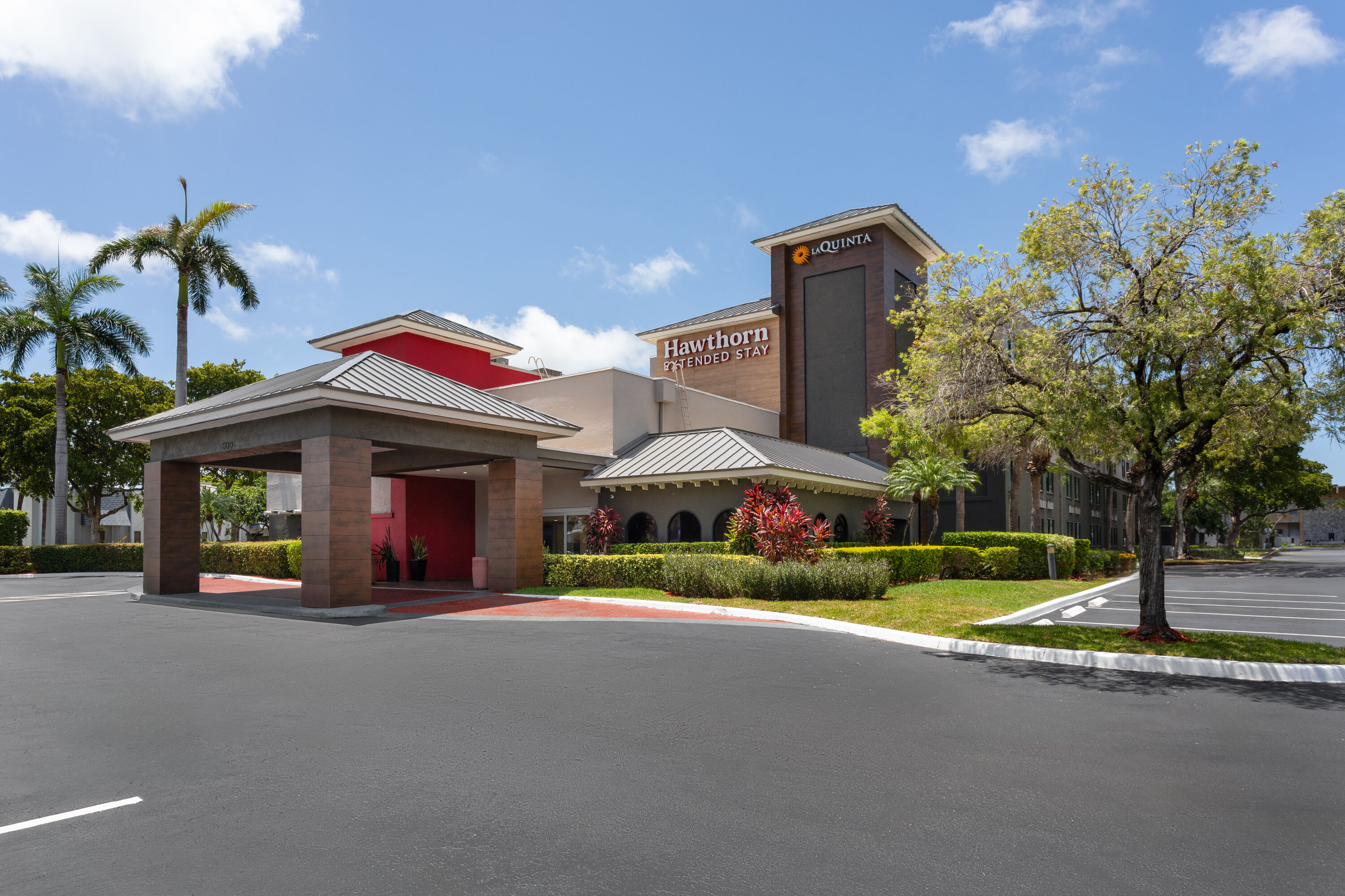 Exterior Day Image of Hawthorn Extended Stay by Wyndham Ft Lauderdale Cypress Crk hotel in Fort Lauderdale, Florida