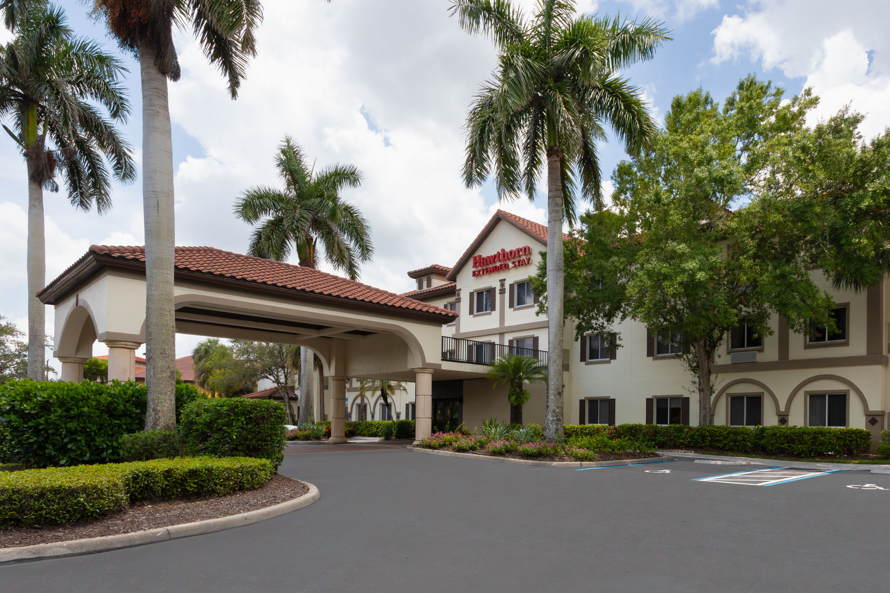 Exterior Day Image of Hawthorn Extended Stay by Wyndham Naples hotel in Naples, Florida