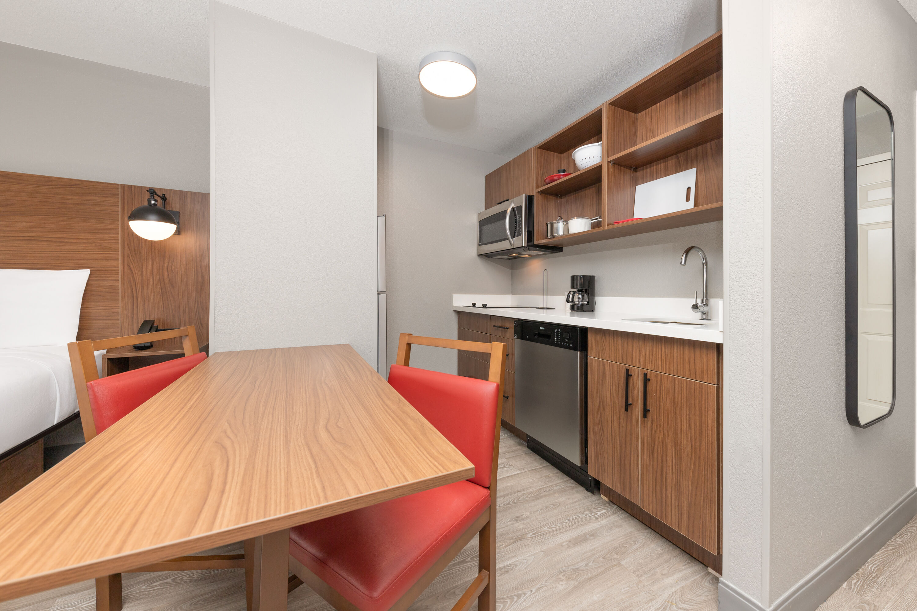 Hawthorn Extended Stay by Wyndham Bedford / Dallas suite in Bedford, Texas