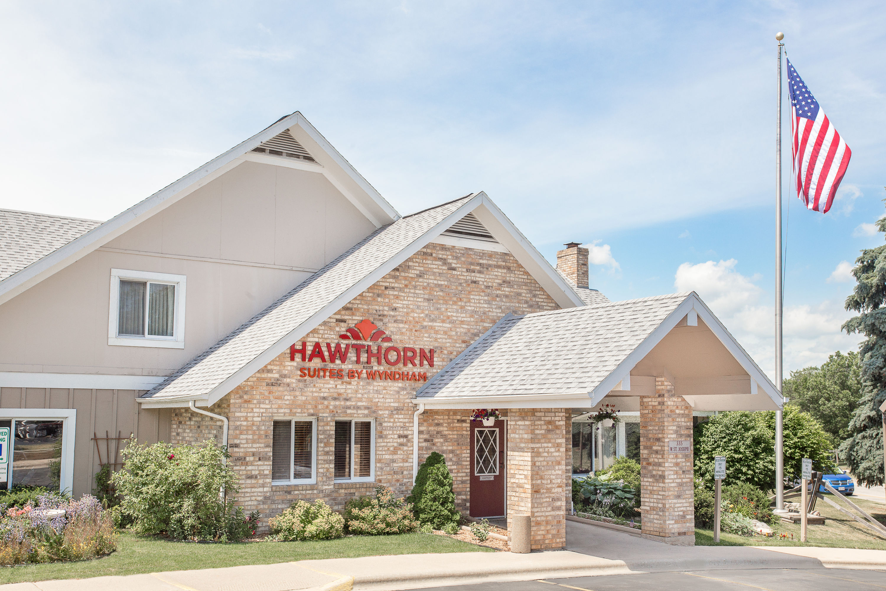 Exterior Day Image of Hawthorn Extended Stay by Wyndham Green Bay hotel in Green Bay, Wisconsin