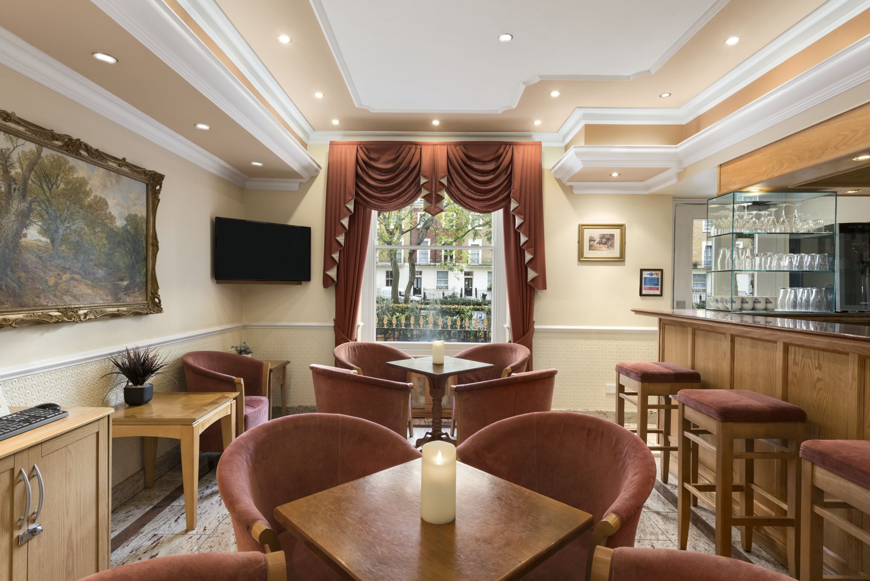 Bar at Days Inn by Wyndham London Hyde Park in London, Other than US/Canada