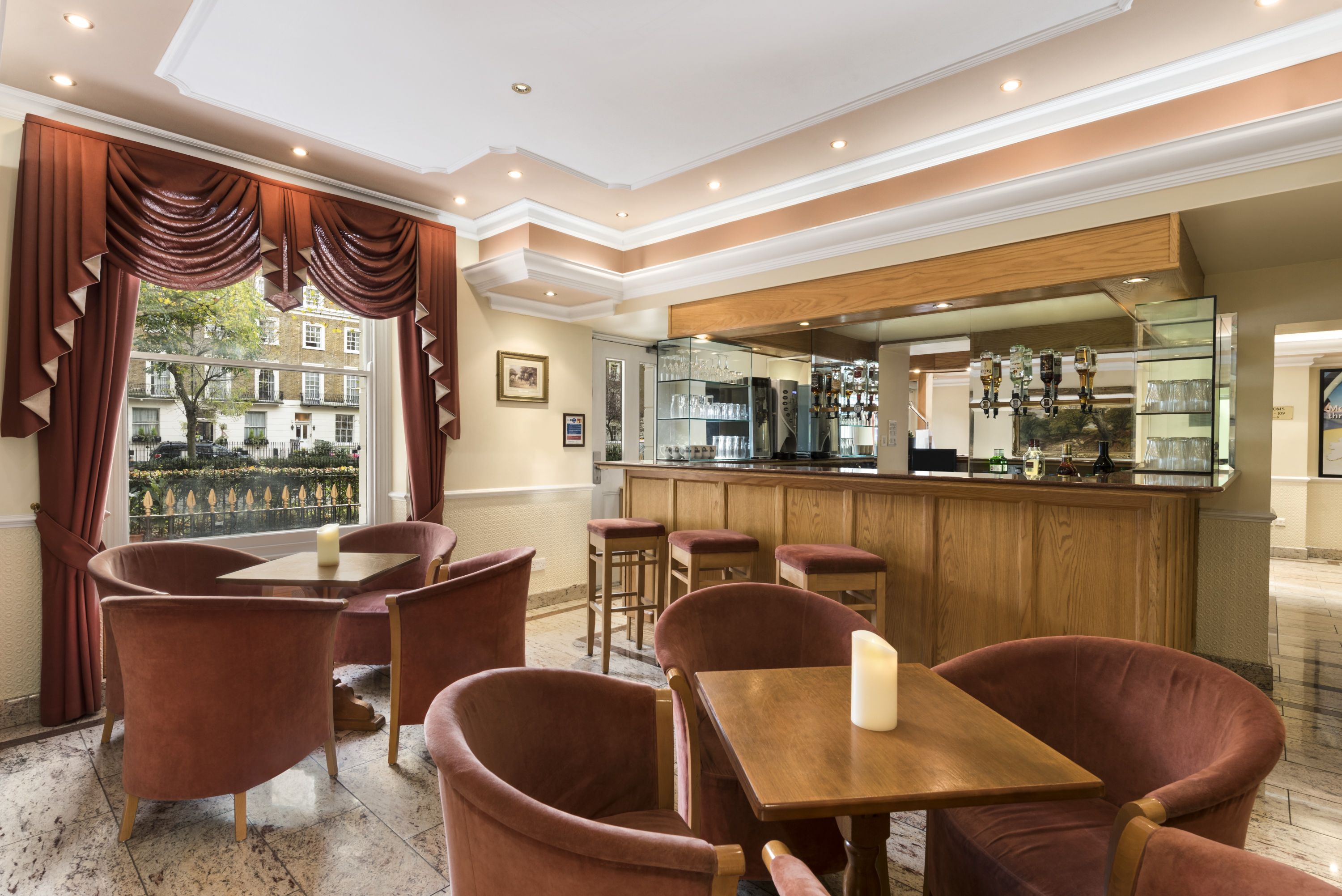 Bar at Days Inn by Wyndham London Hyde Park in London, Other than US/Canada