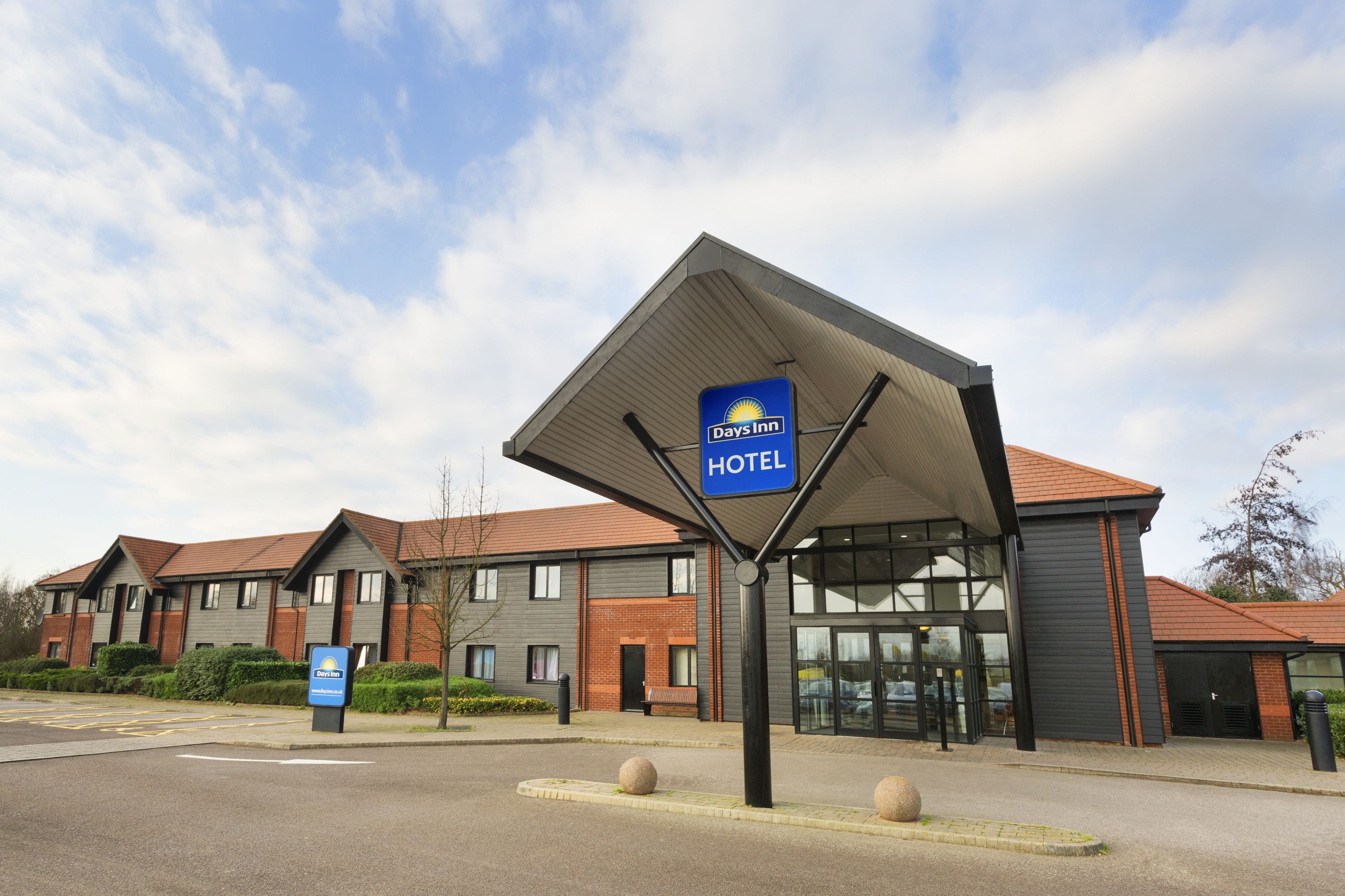 Exterior of Days Inn by Wyndham Stevenage North hotel in Radwell, Other than US/Canada