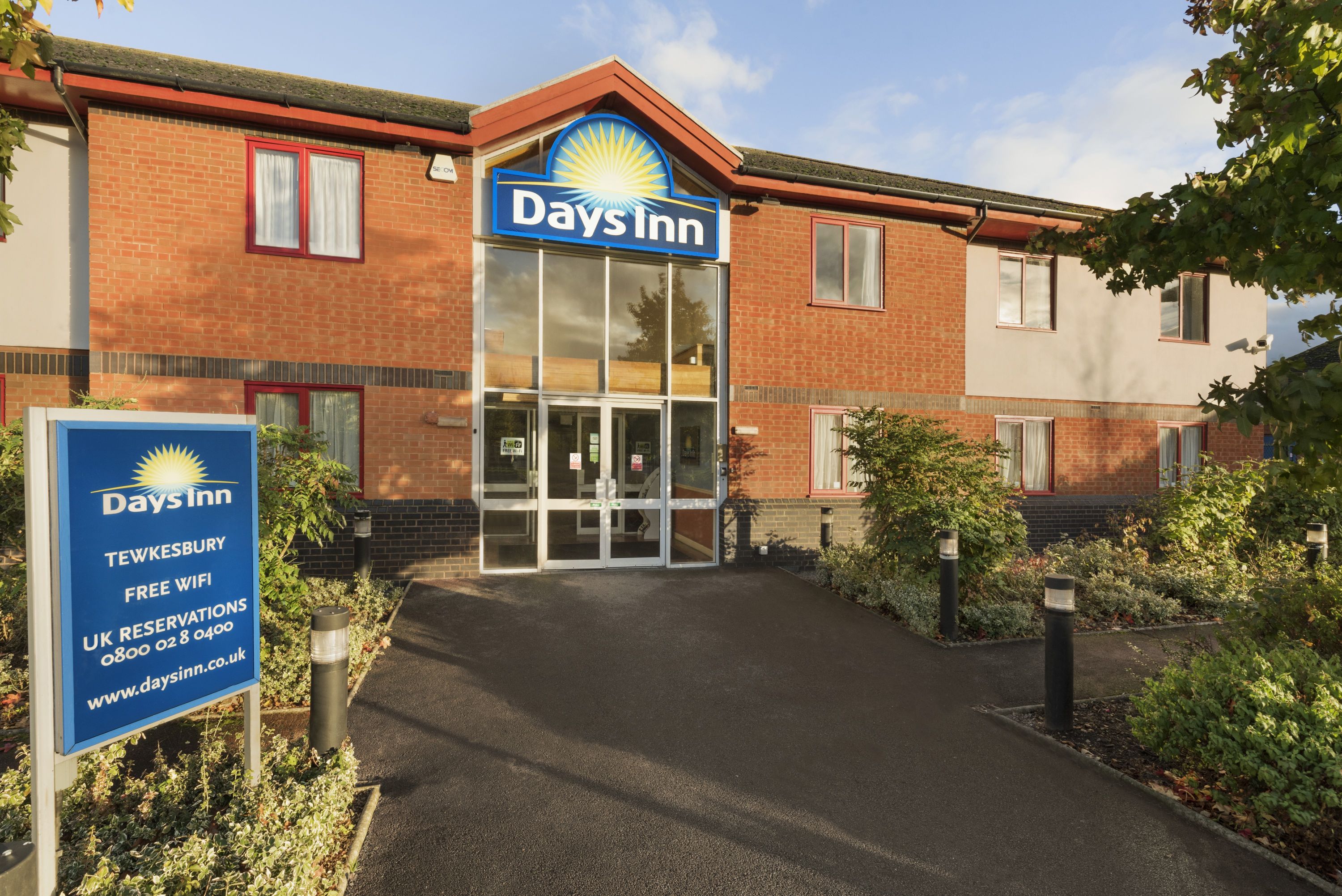 Exterior of Days Inn by Wyndham Tewkesbury Strensham hotel in Strensham, Other than US/Canada