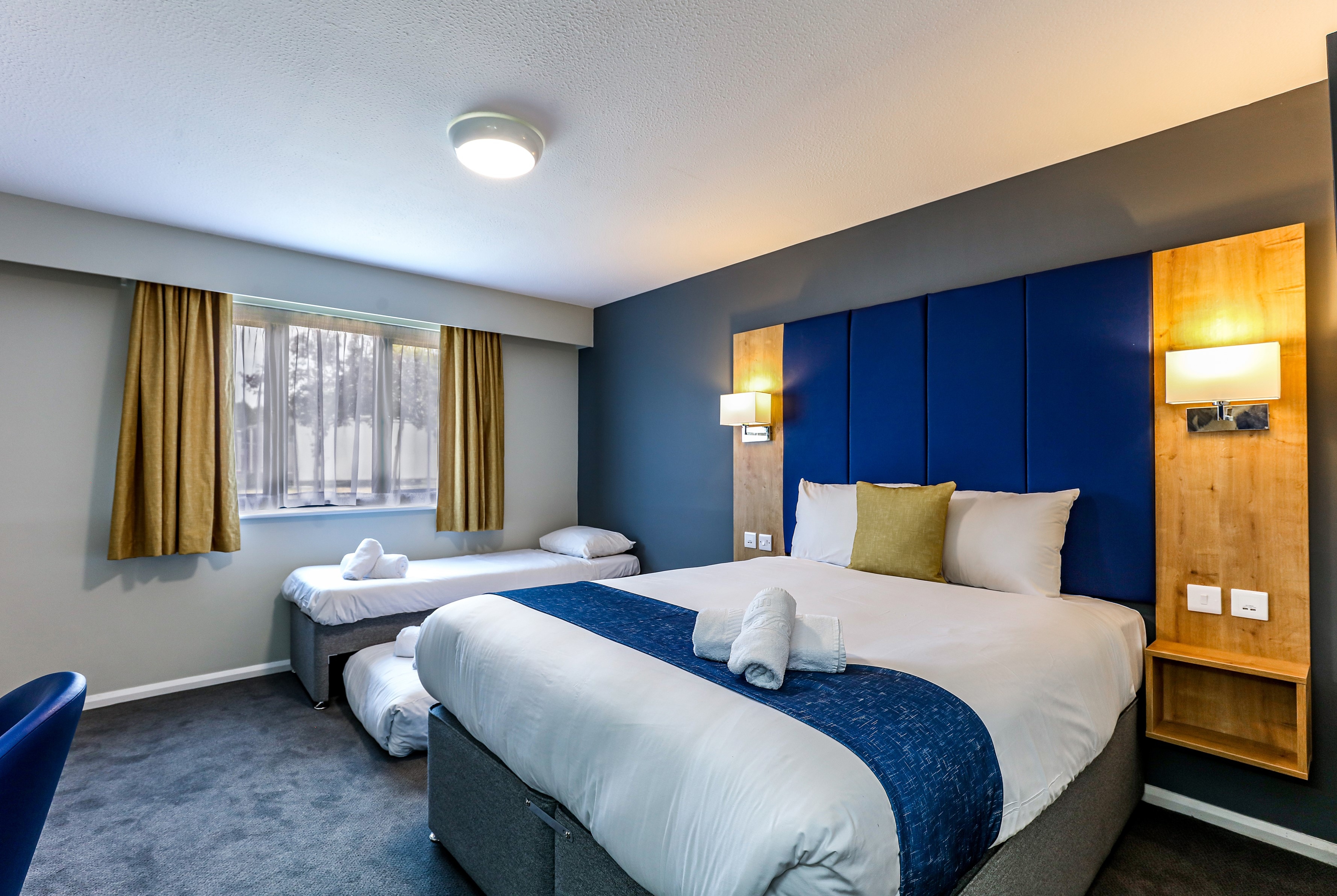 King bed guest room at the Days Inn by Wyndham Warwick North M40 in Warwickshire, Other than US/Canada