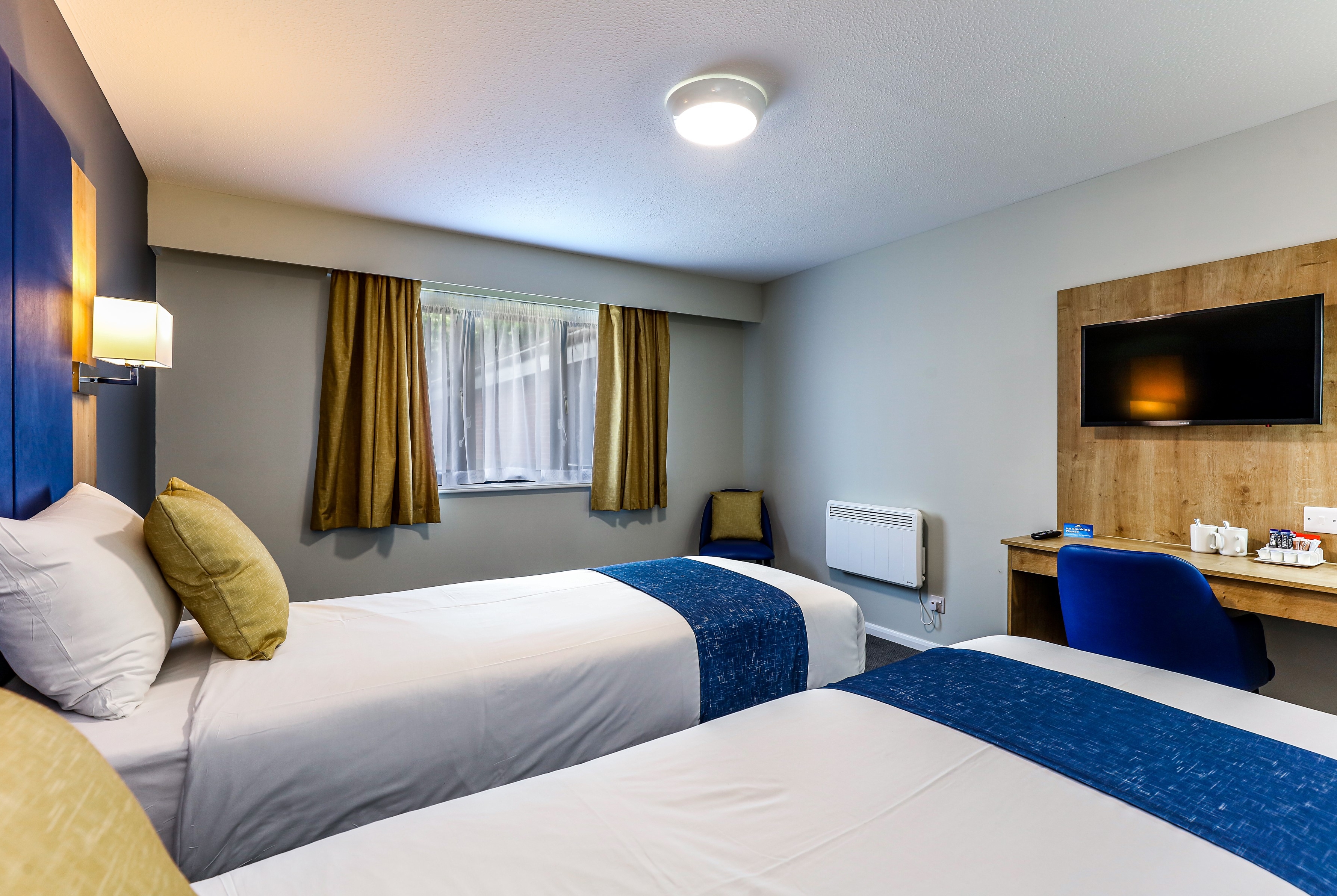Double bed guest room at the Days Inn by Wyndham Warwick North M40 in Warwickshire, Other than US/Canada