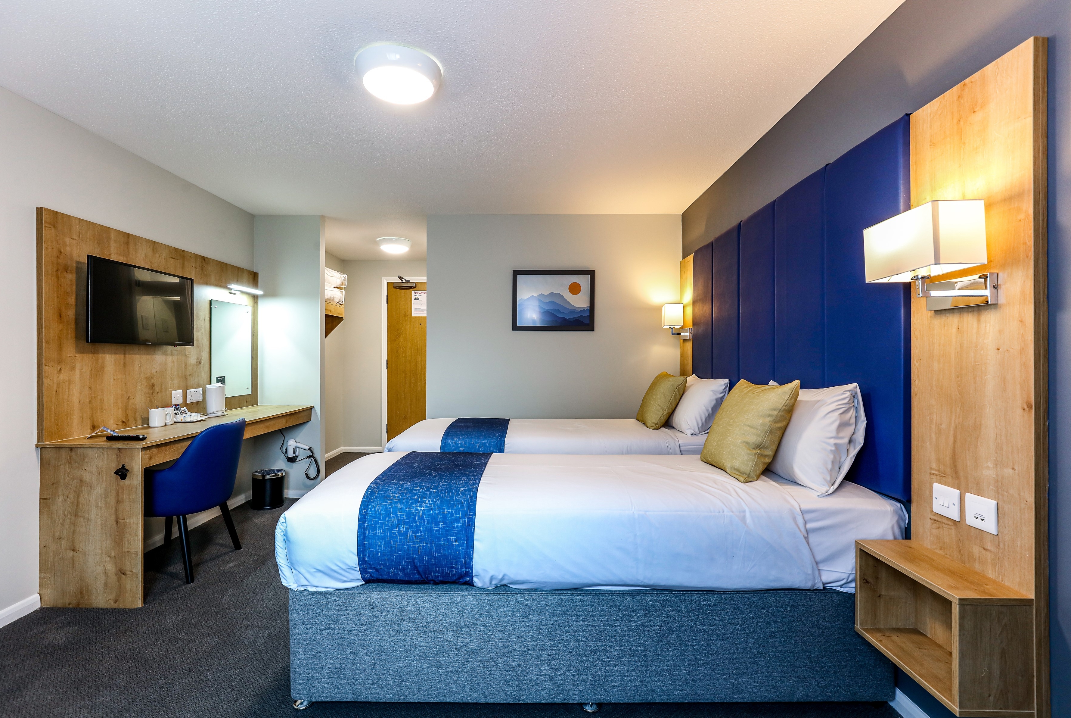 Double bed guest room at the Days Inn by Wyndham Warwick North M40 in Warwickshire, Other than US/Canada