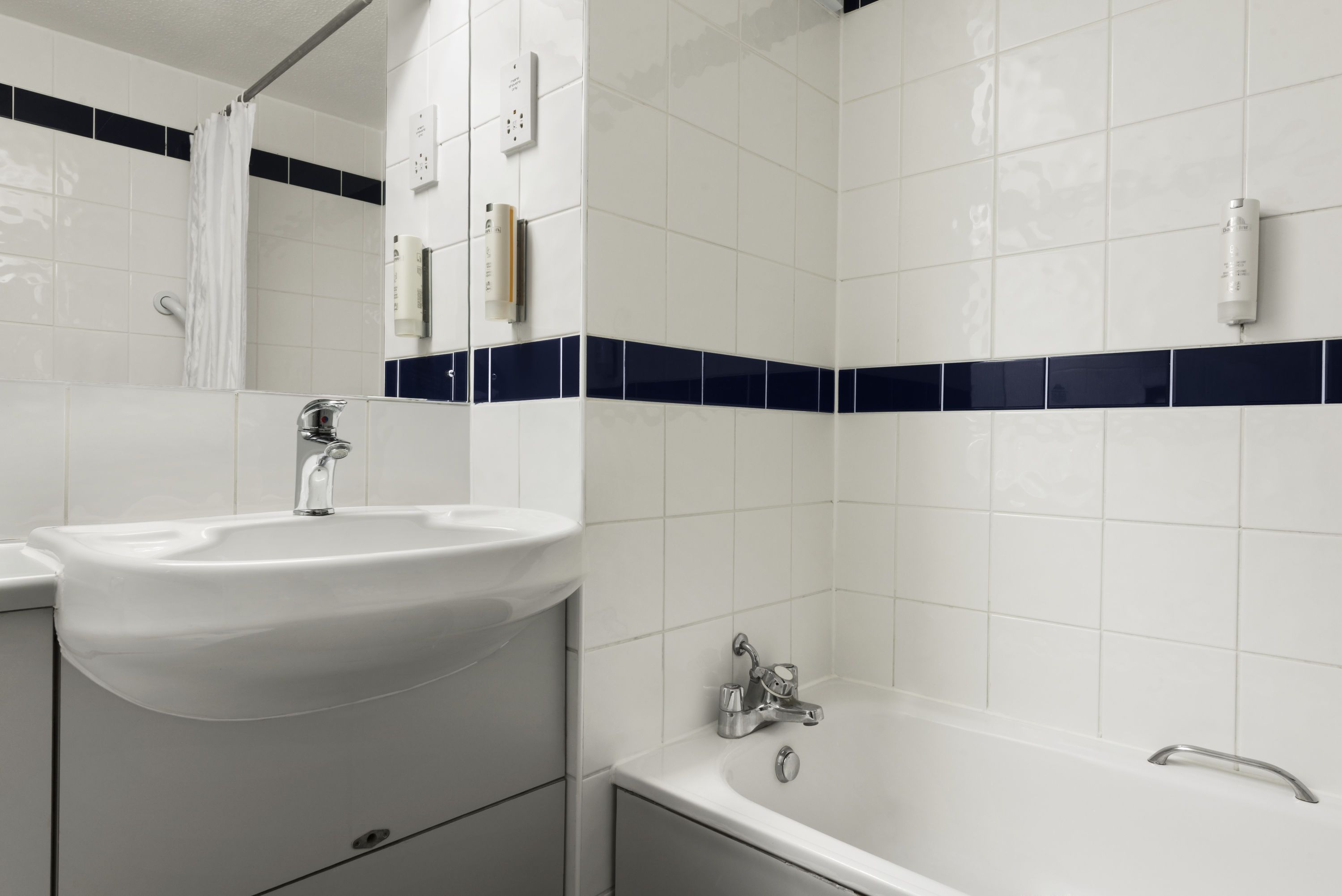 Guest room at the Days Inn by Wyndham Warwick North M40 in Warwickshire, Other than US/Canada