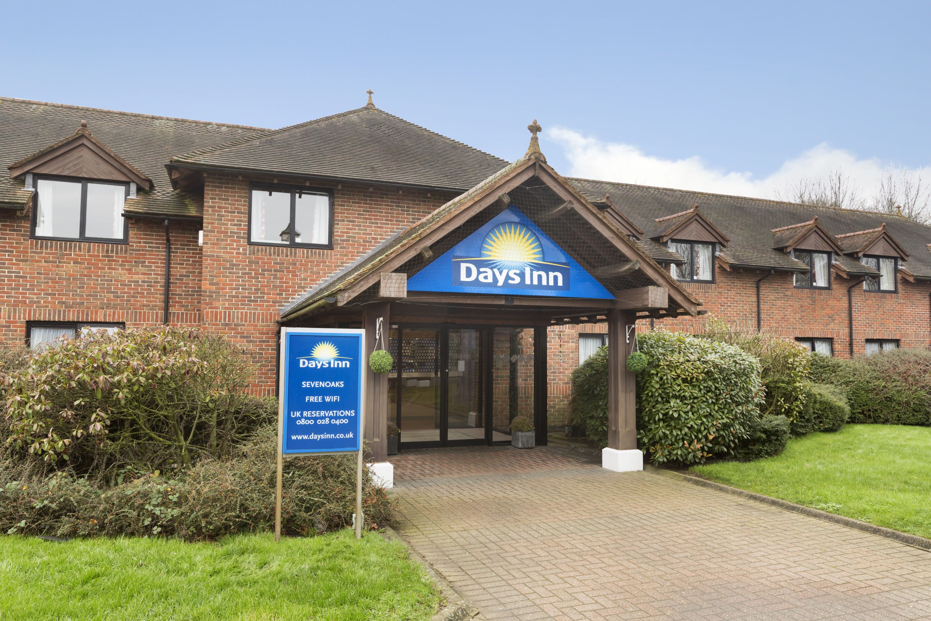Exterior of Days Inn by Wyndham Sevenoaks Clacket Lane hotel in Westerham, Other than US/Canada