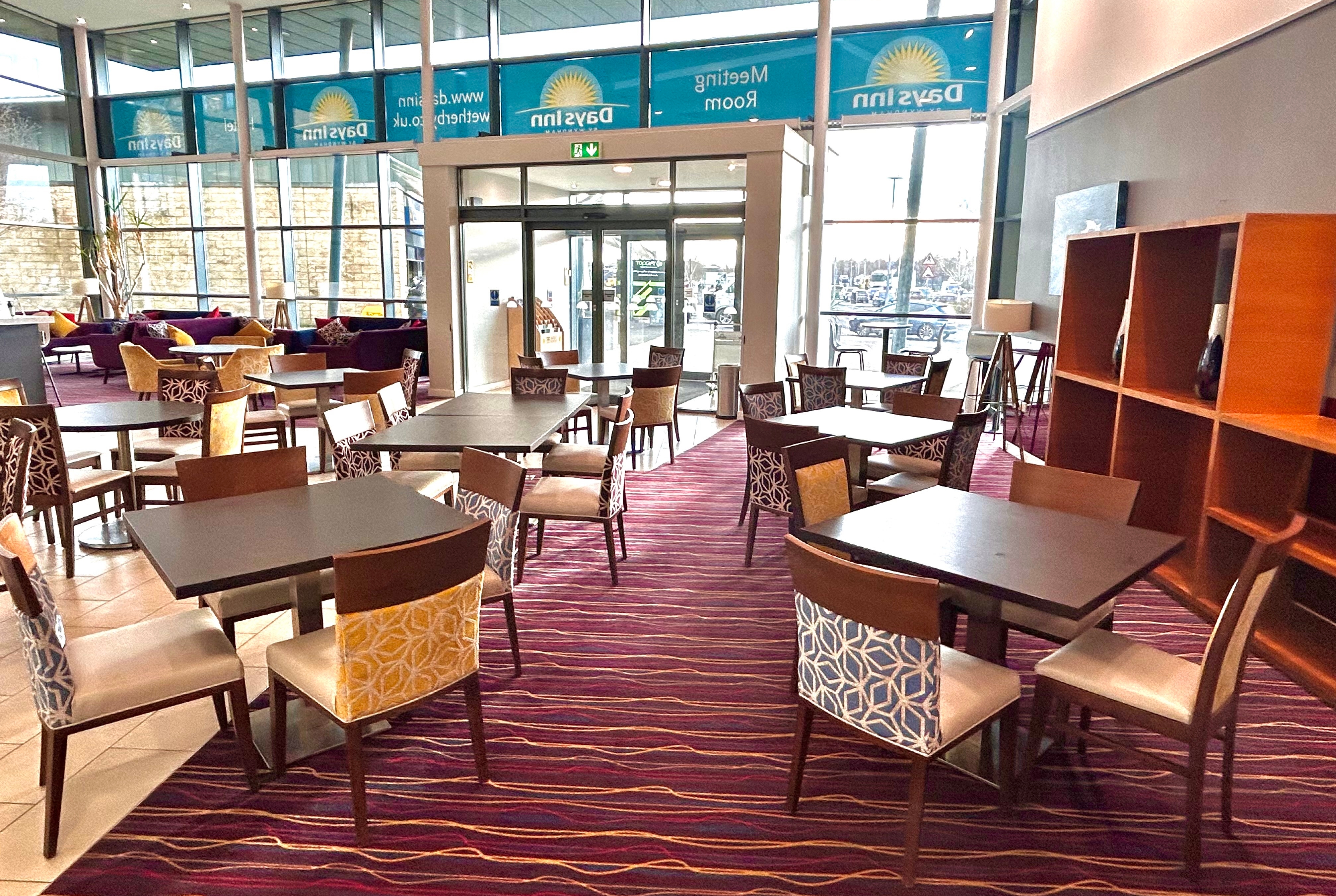 Bar at Days Inn by Wyndham Wetherby in Wetherby, Other than US/Canada