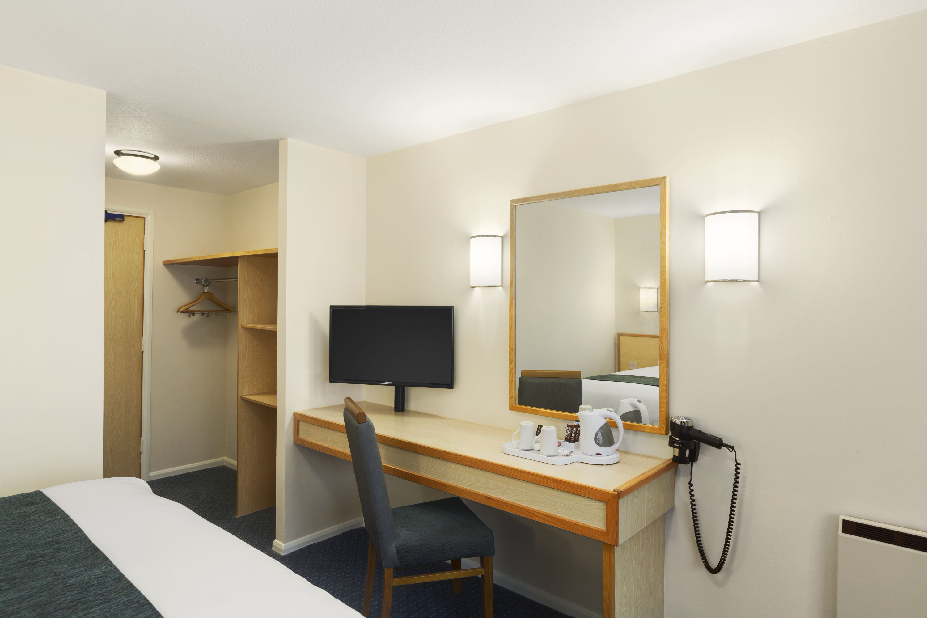 Guest room at the Days Inn by Wyndham Sutton Scotney South in Winchester, Other than US/Canada
