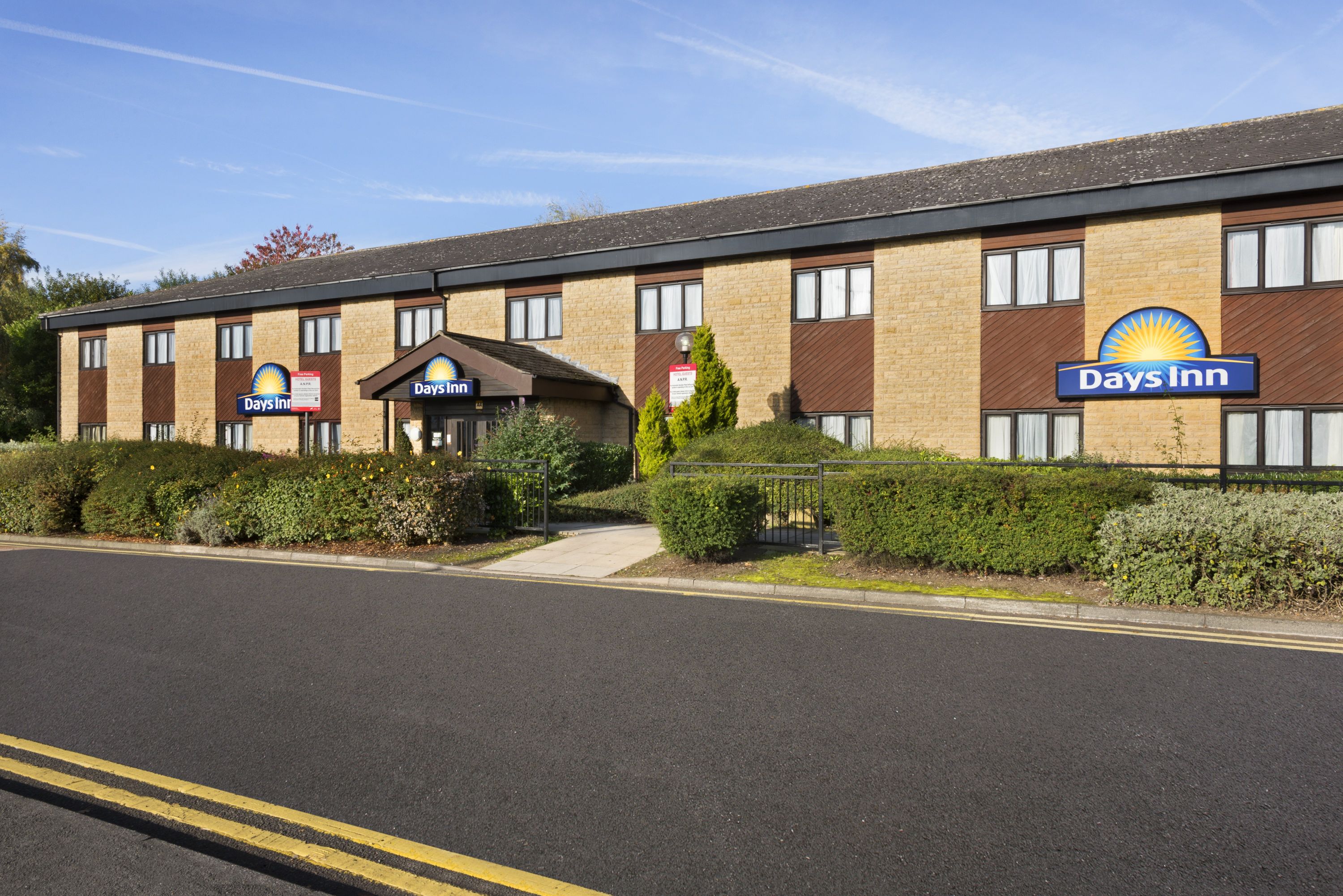 Exterior of Days Inn by Wyndham Bradford M62 hotel in Yorkshire, Other than US/Canada