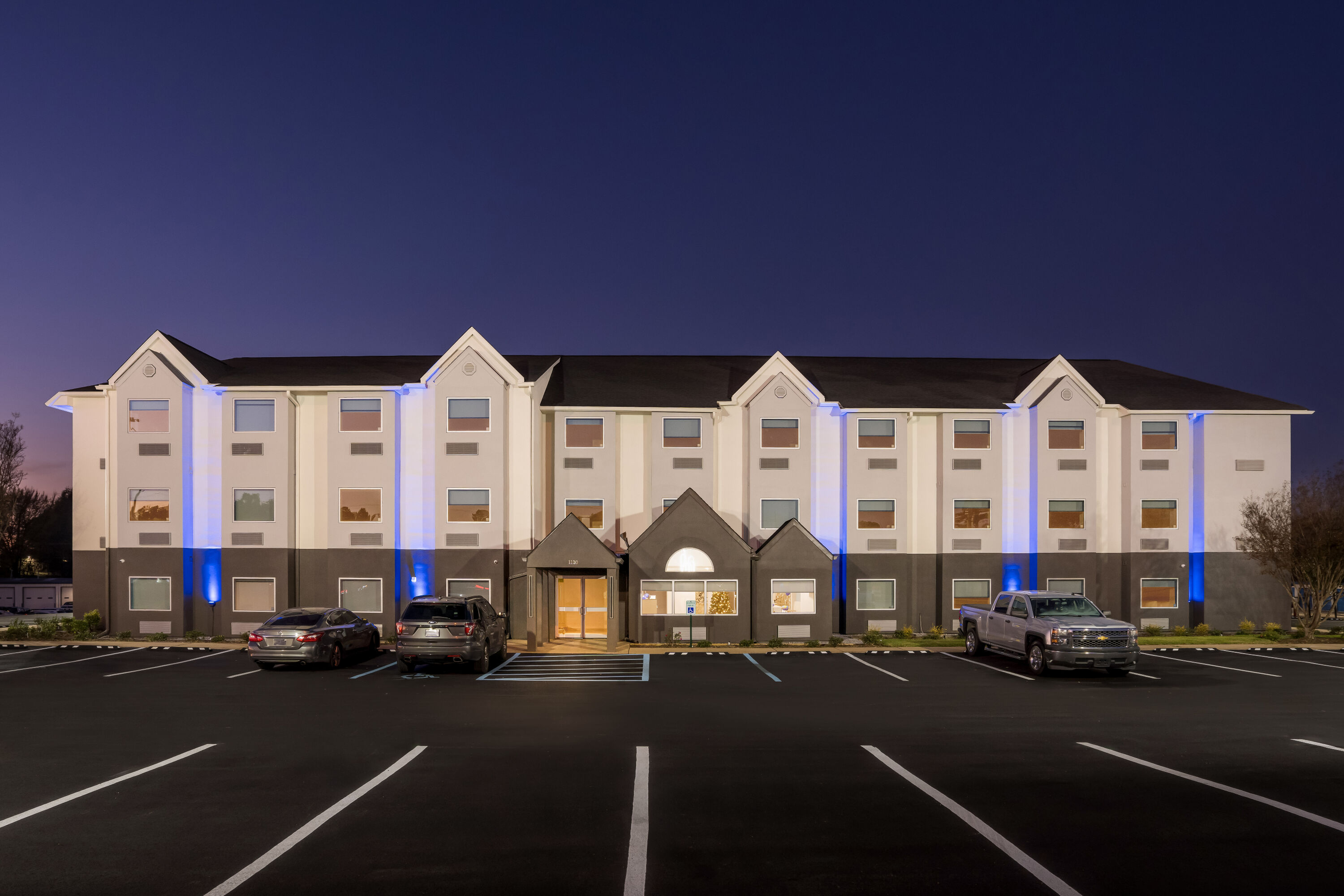 Exterior Night Image of Days Inn & Suites by Wyndham Brandon Amphitheater hotel in Brandon, Mississippi