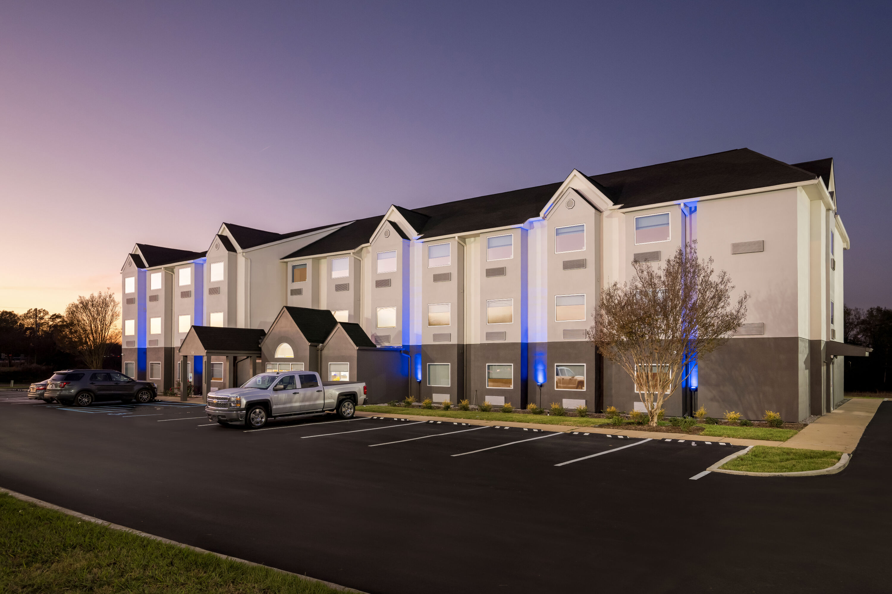 Exterior Night Image of Days Inn & Suites by Wyndham Brandon Amphitheater hotel in Brandon, Mississippi