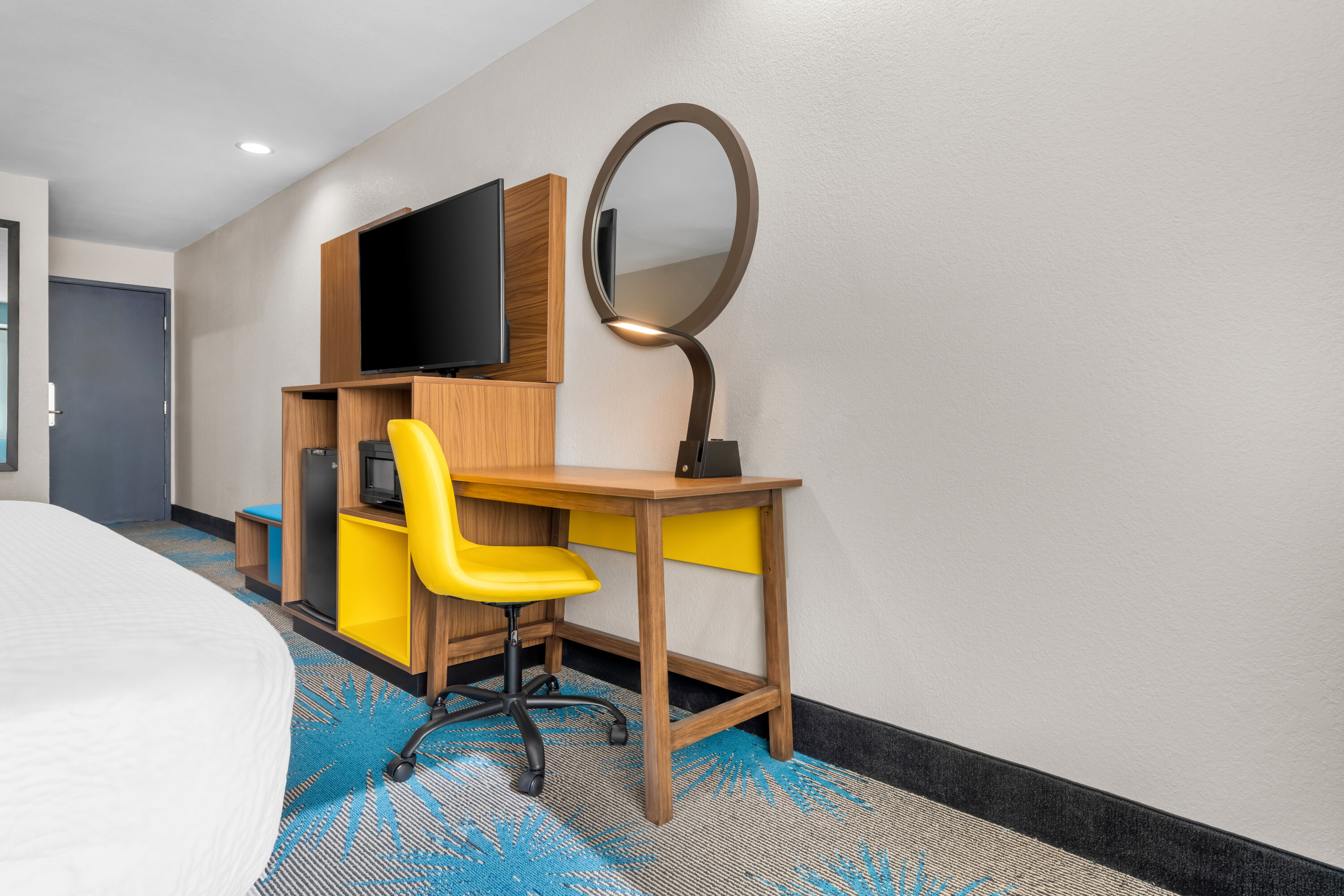 Days Inn & Suites by Wyndham Brandon Amphitheater suite in Brandon, Mississippi